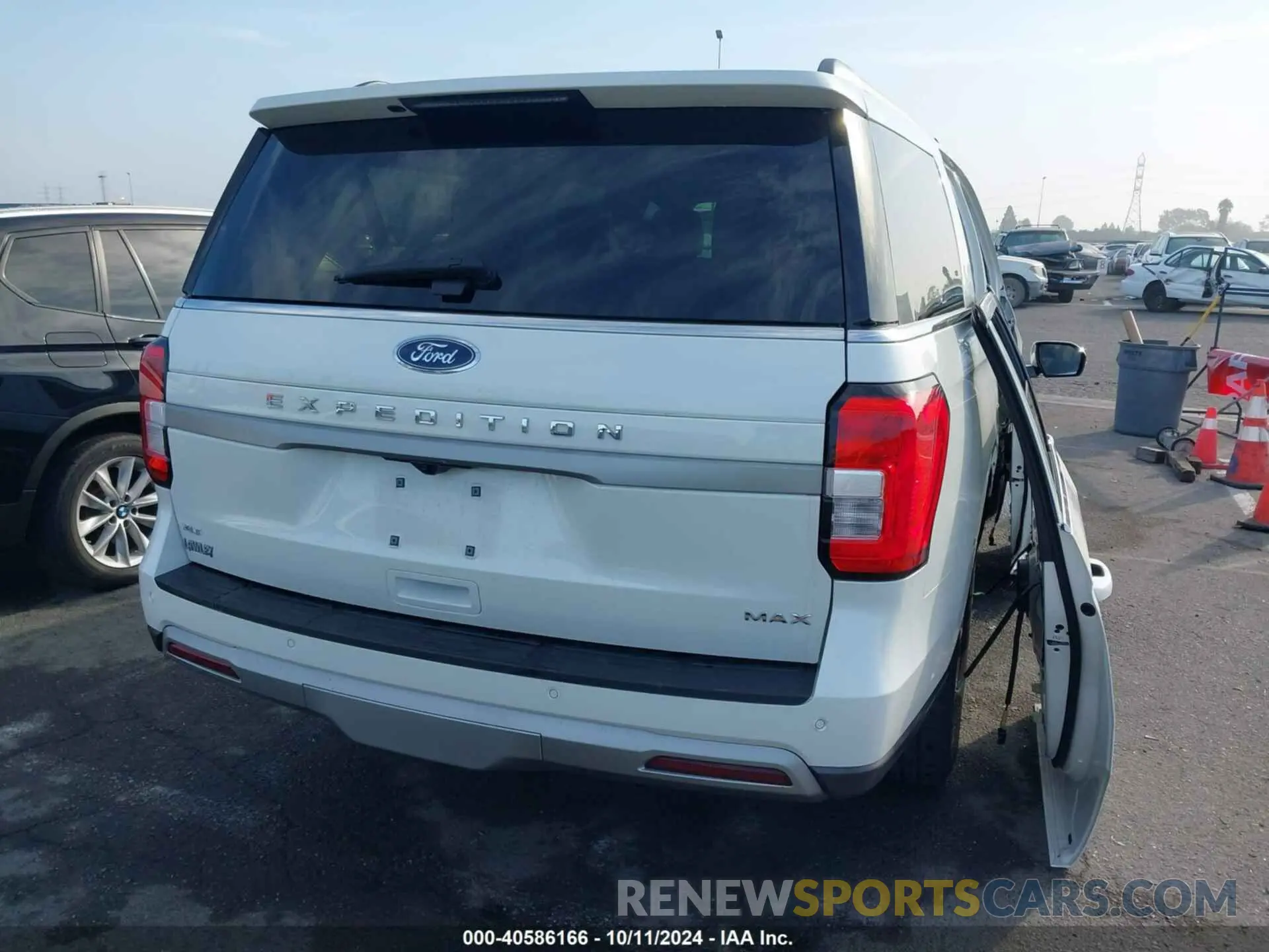 17 Photograph of a damaged car 1FMJK1J87REA15468 FORD EXPEDITION 2024