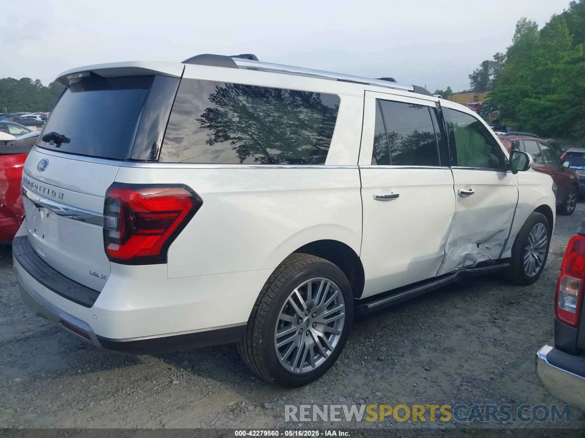 13 Photograph of a damaged car 1FMJK1K81REA50571 FORD EXPEDITION 2024