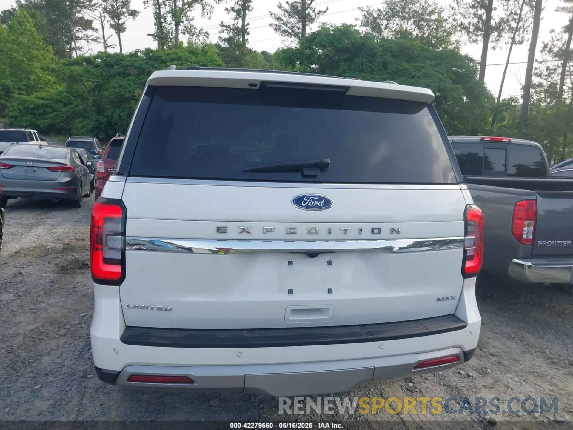 16 Photograph of a damaged car 1FMJK1K81REA50571 FORD EXPEDITION 2024