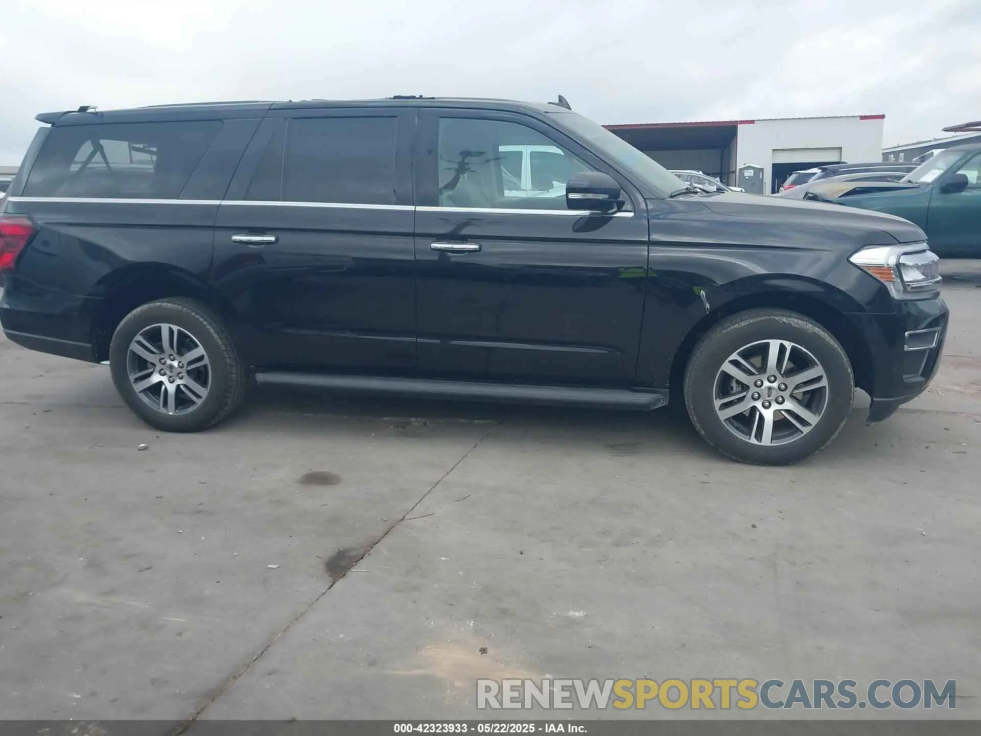 13 Фотография поврежденного автомобиля 1FMJK1K85REA27570 FORD EXPEDITION 2024