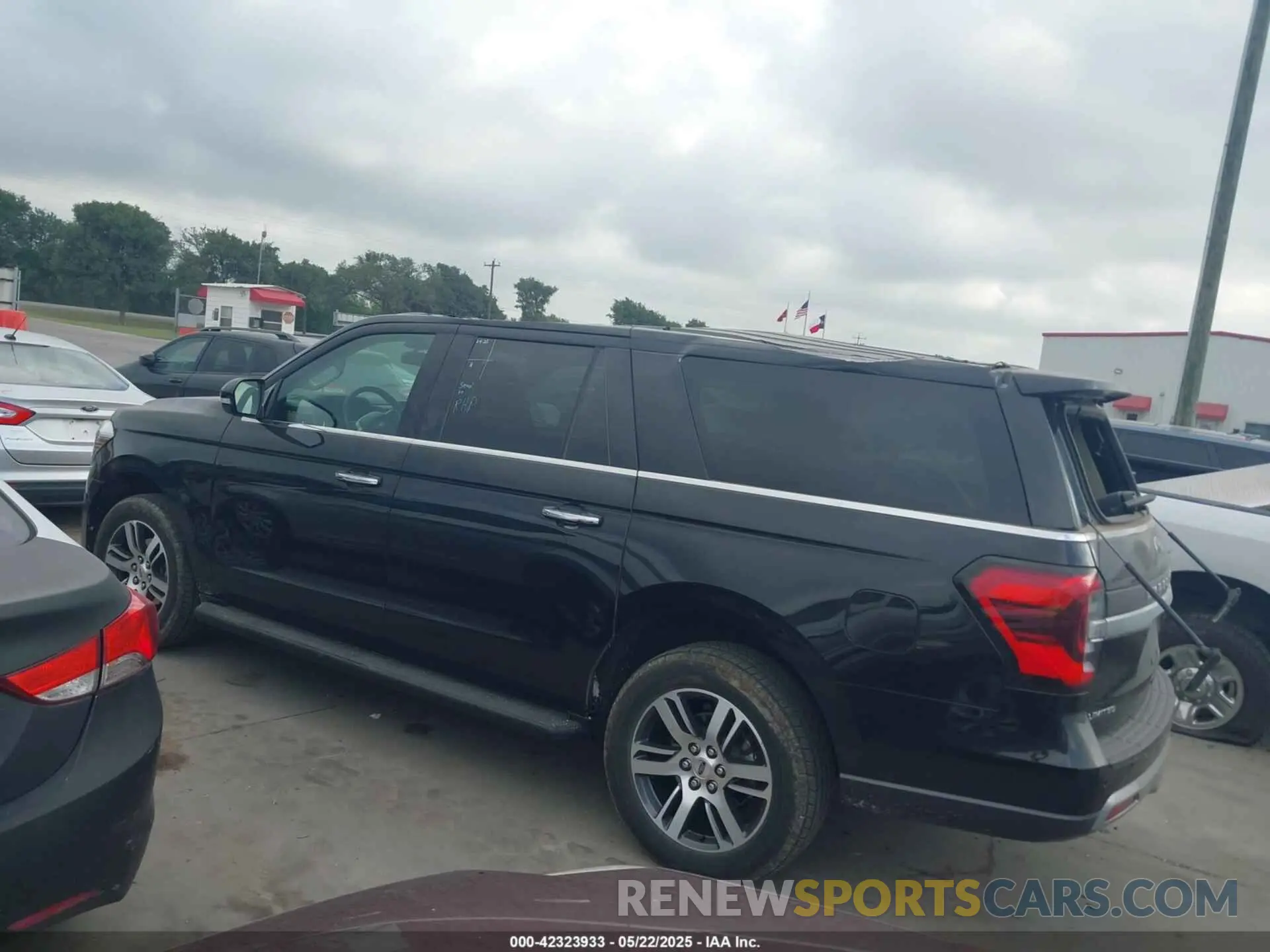 14 Фотография поврежденного автомобиля 1FMJK1K85REA27570 FORD EXPEDITION 2024