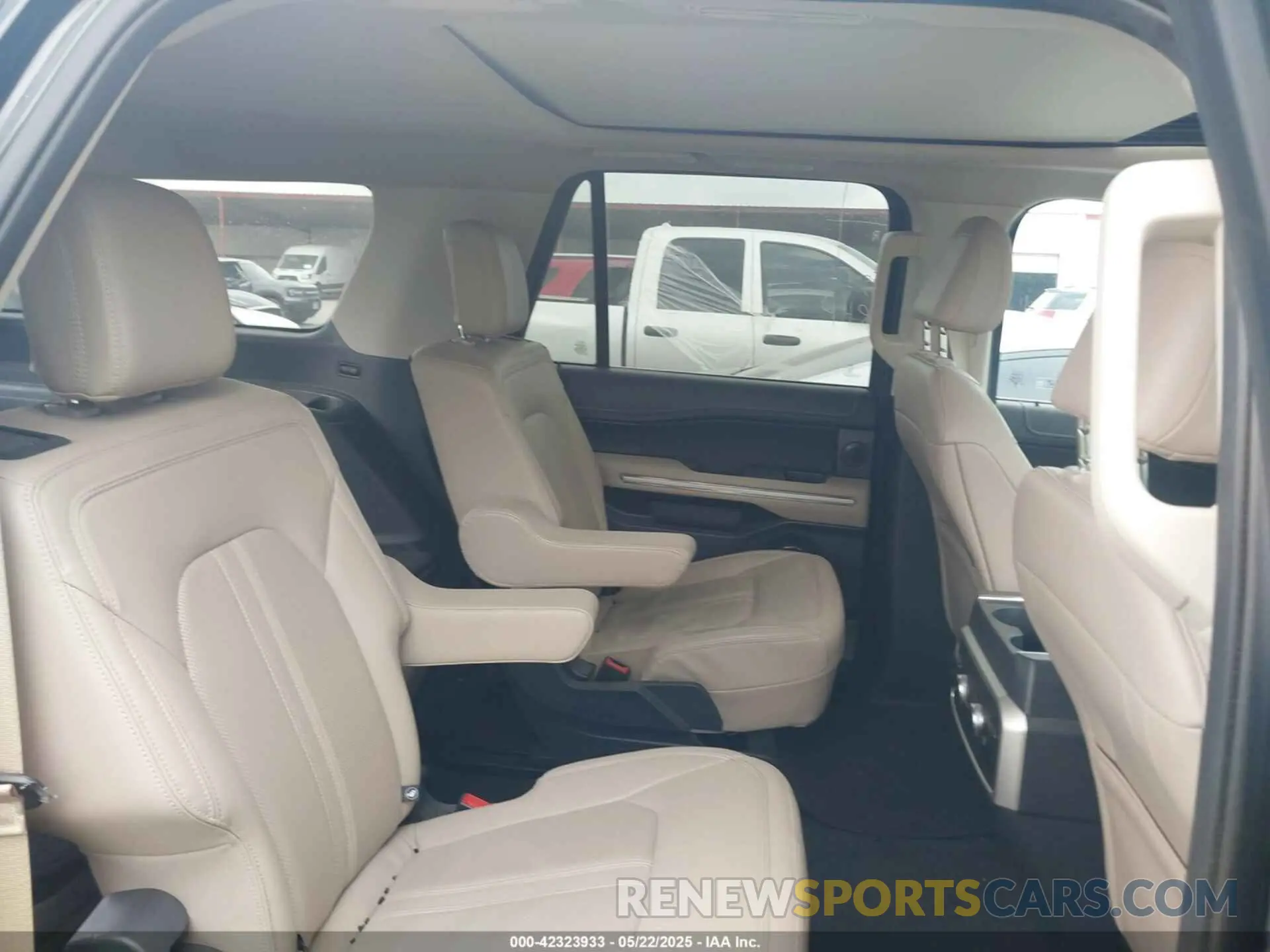 8 Фотография поврежденного автомобиля 1FMJK1K85REA27570 FORD EXPEDITION 2024