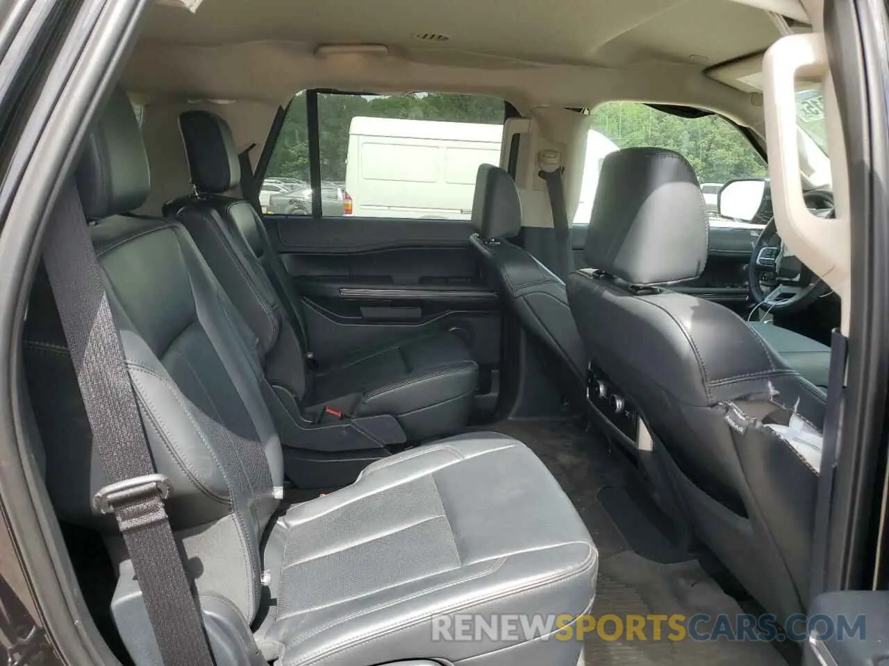 11 Photograph of a damaged car 1FMJU1H81REA55710 FORD EXPEDITION 2024