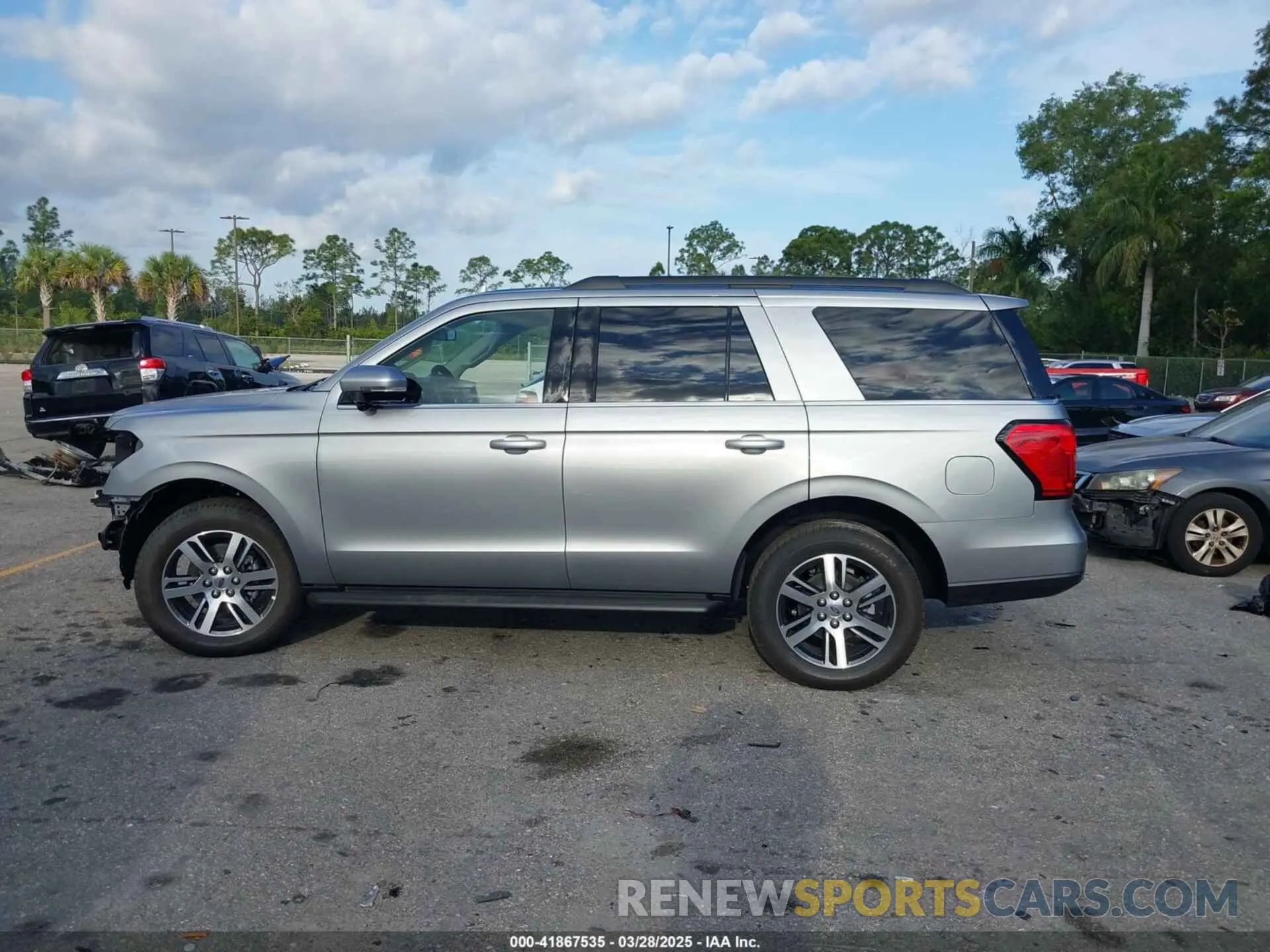 15 Photograph of a damaged car 1FMJU1H83REA98705 FORD EXPEDITION 2024