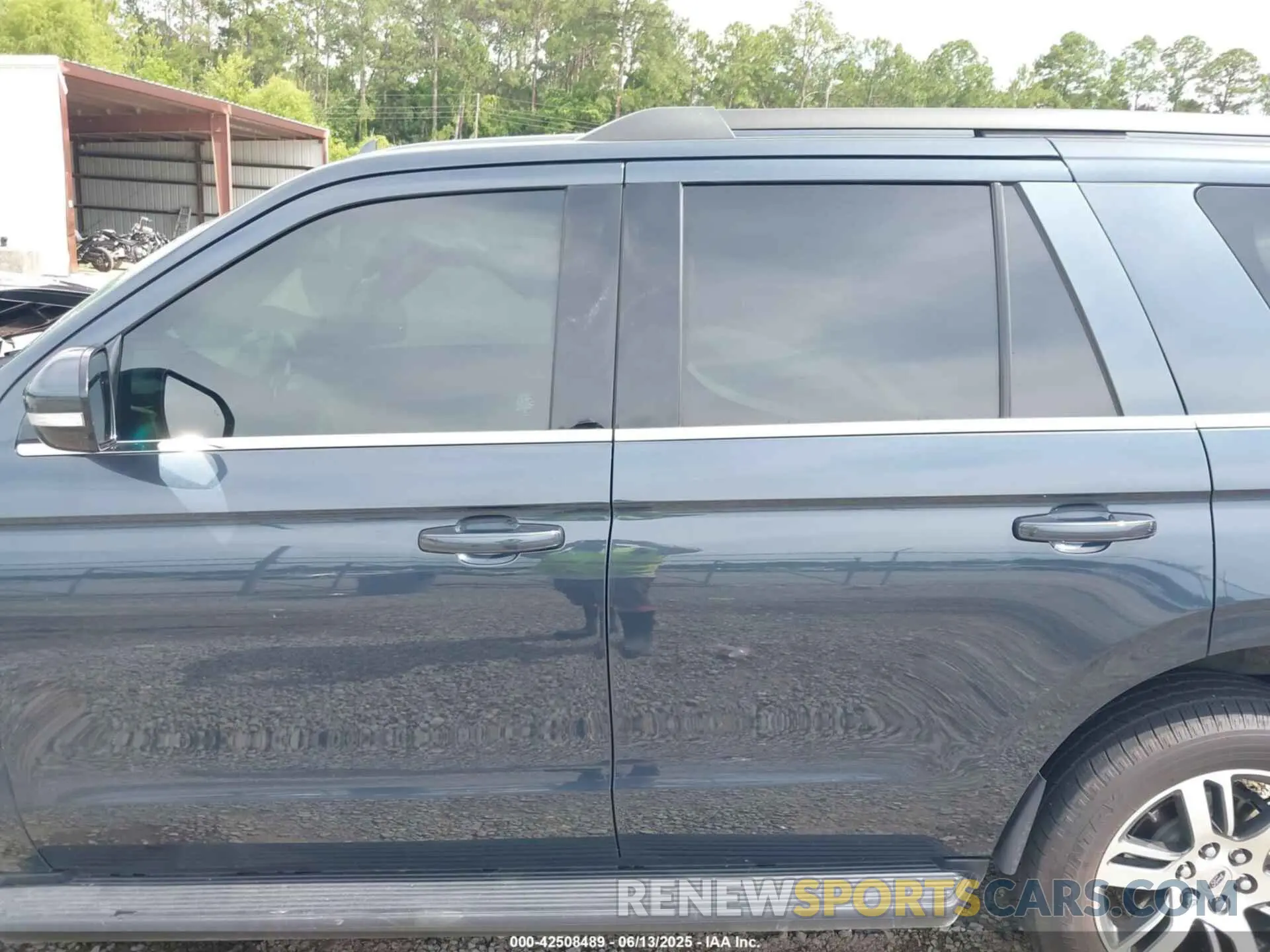 14 Photograph of a damaged car 1FMJU1H84REA20563 FORD EXPEDITION 2024