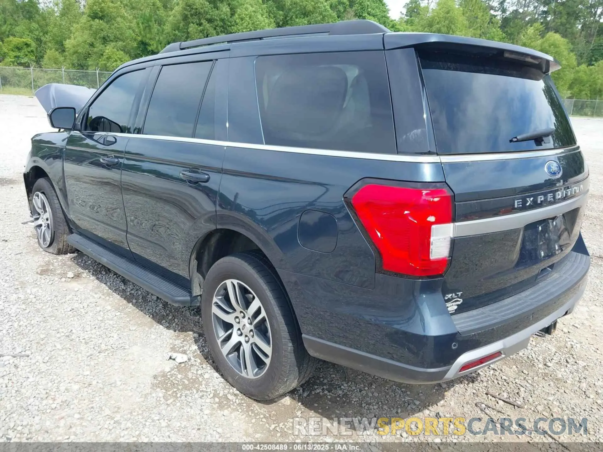 3 Photograph of a damaged car 1FMJU1H84REA20563 FORD EXPEDITION 2024