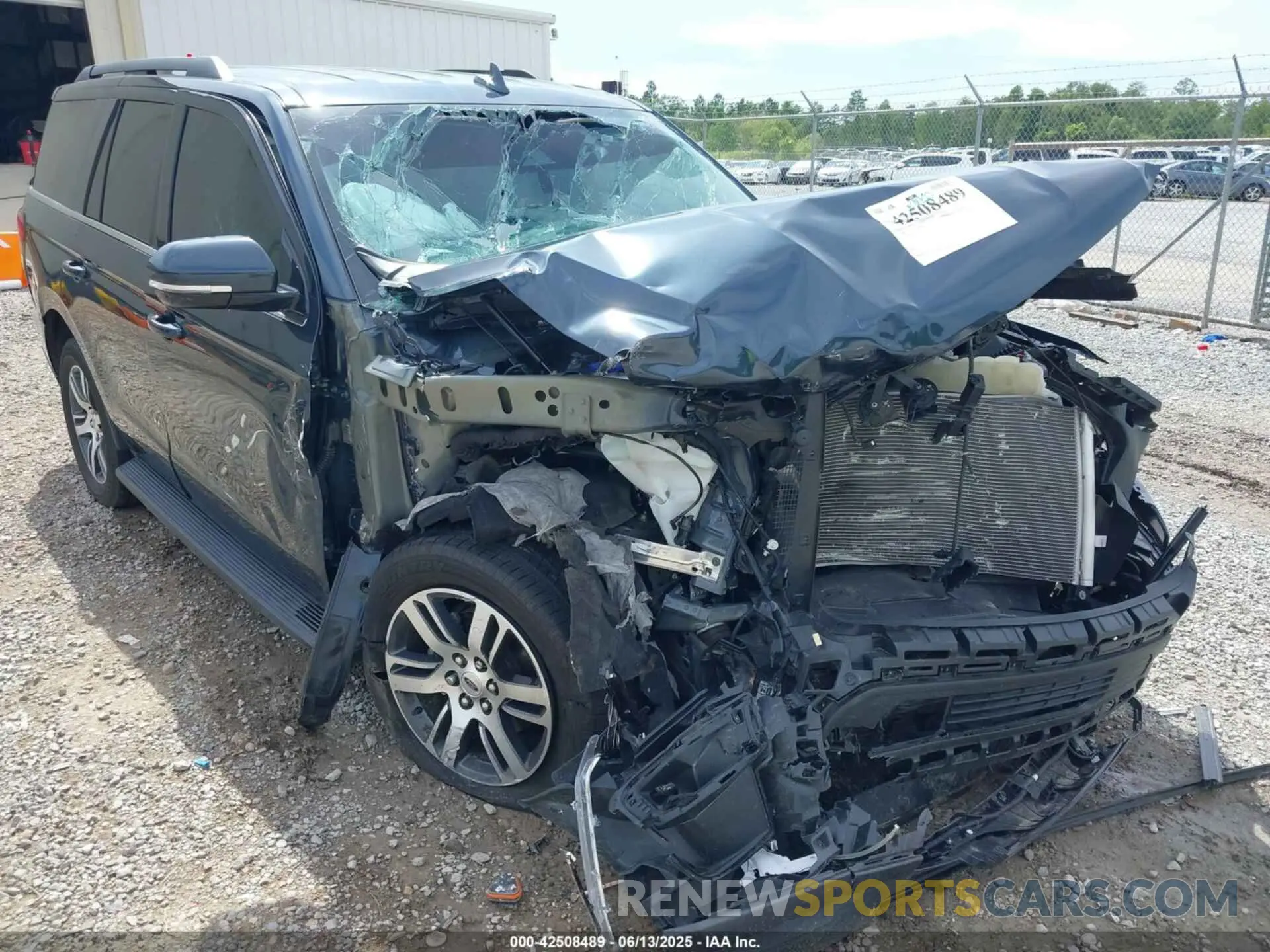 6 Photograph of a damaged car 1FMJU1H84REA20563 FORD EXPEDITION 2024