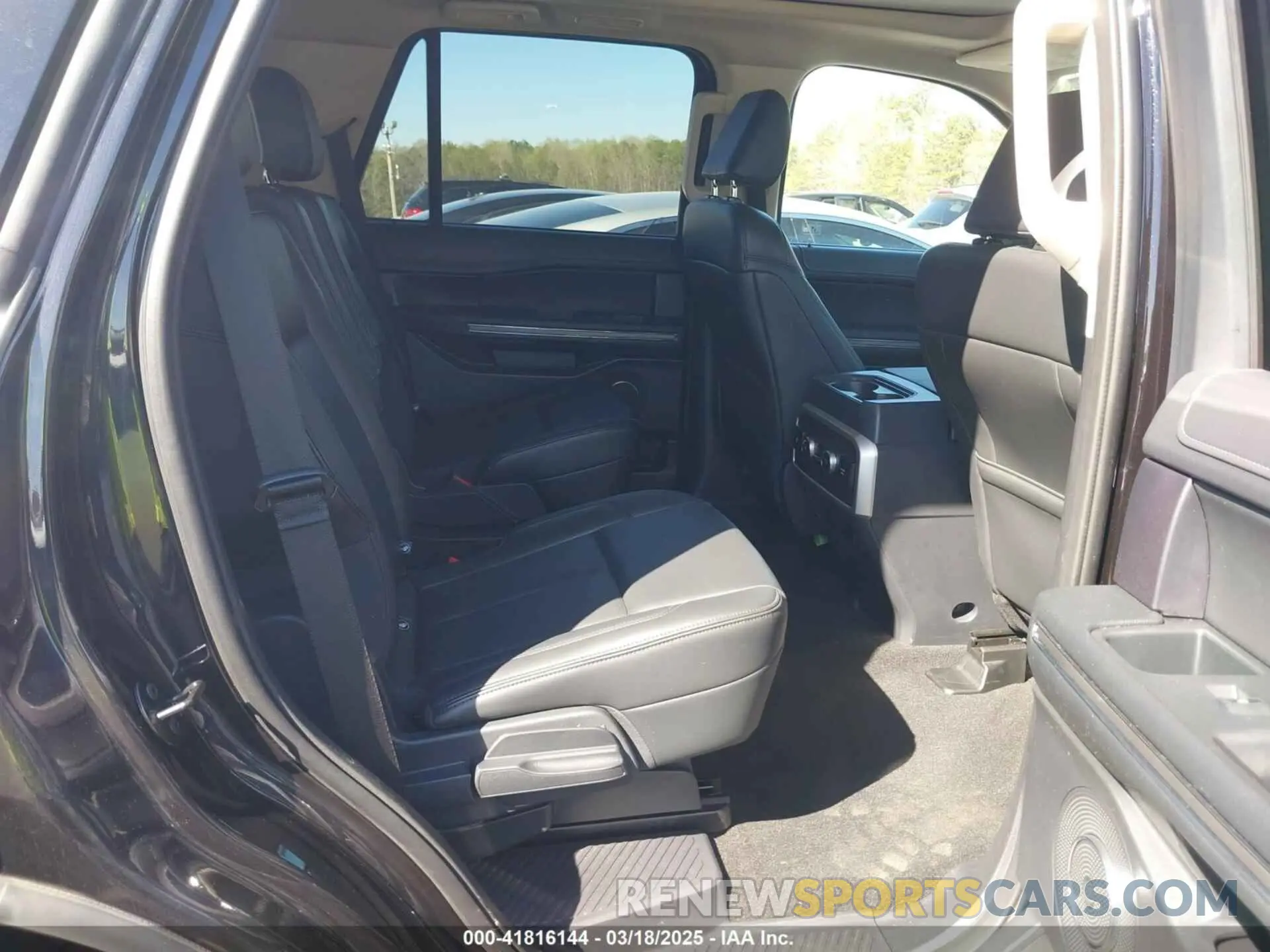 8 Photograph of a damaged car 1FMJU1J80REA39864 FORD EXPEDITION 2024