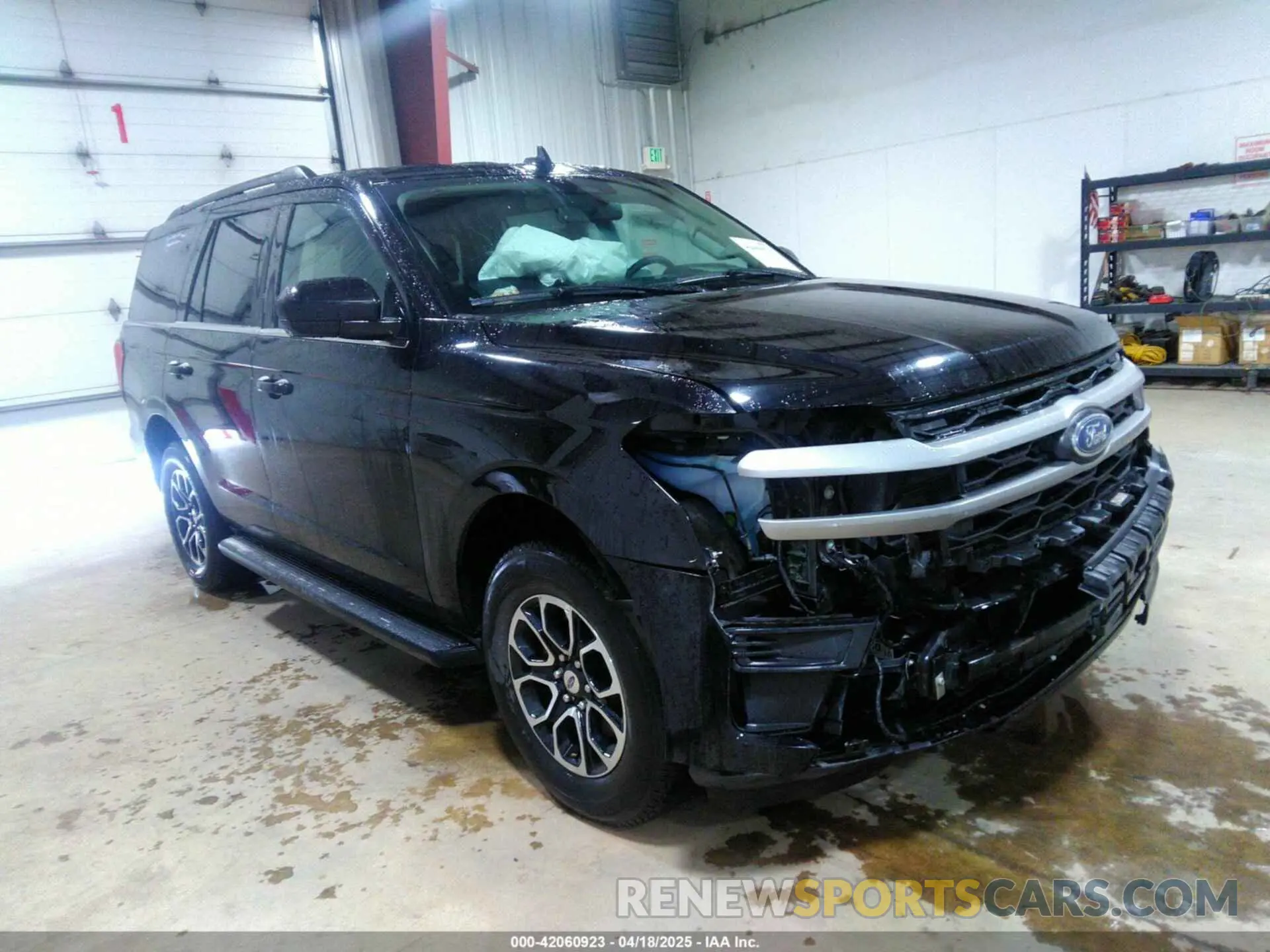 14 Photograph of a damaged car 1FMJU1J81REA18540 FORD EXPEDITION 2024