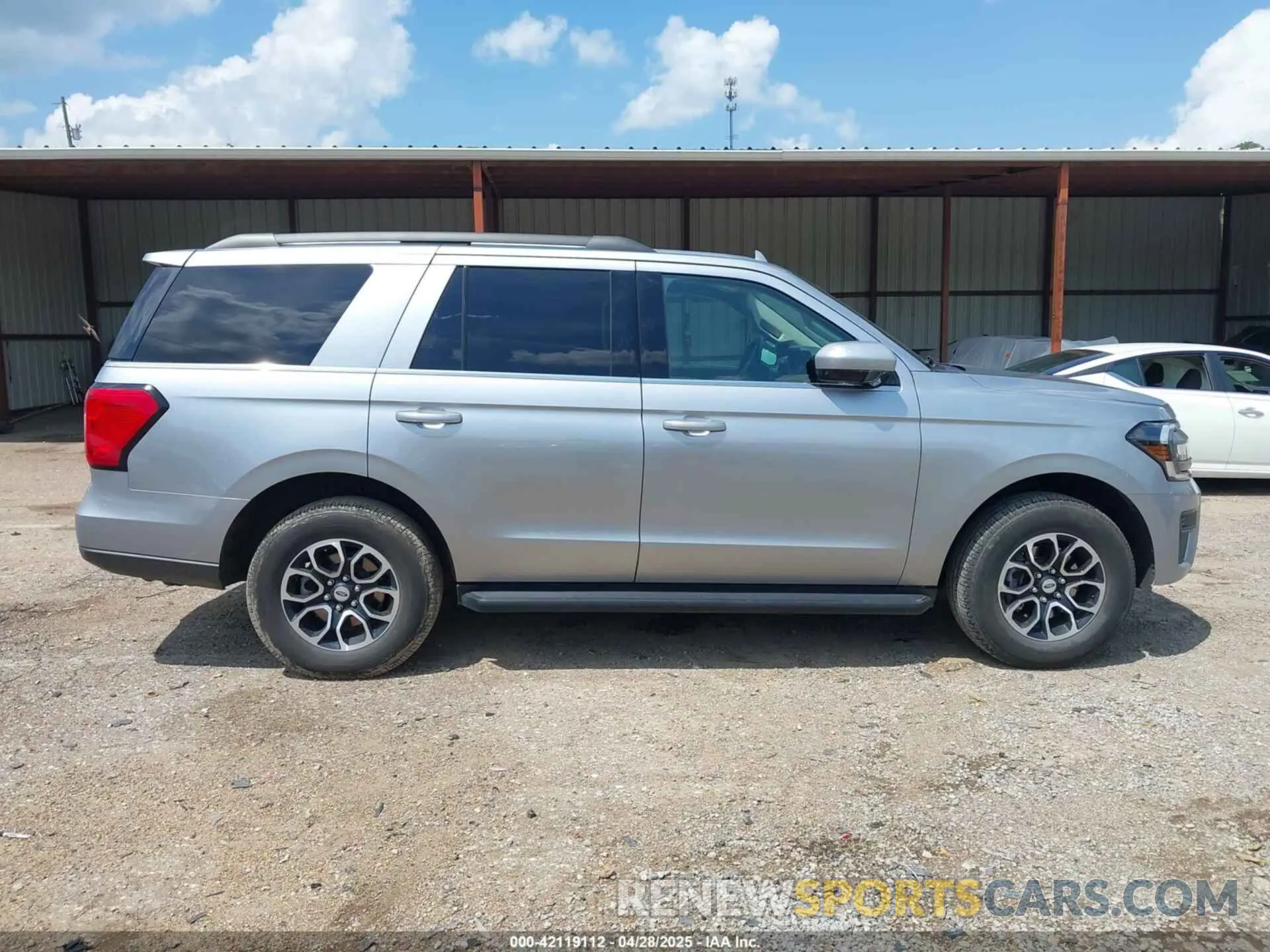13 Фотография поврежденного автомобиля 1FMJU1J89REA25669 FORD EXPEDITION 2024