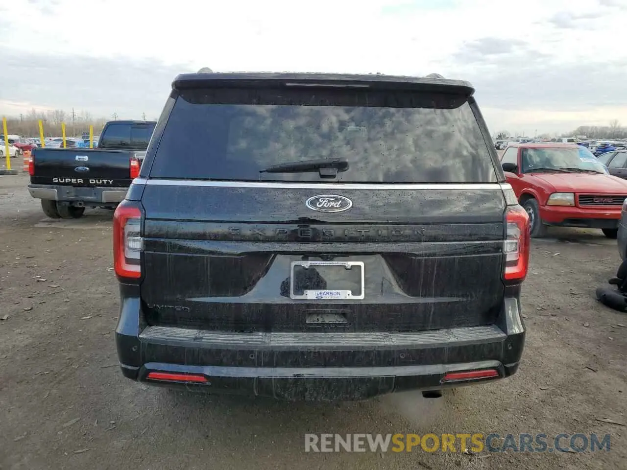 6 Photograph of a damaged car 1FMJU2A80REA82462 FORD EXPEDITION 2024