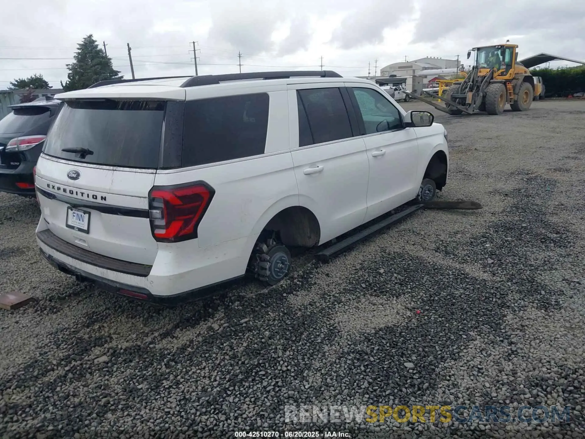 4 Photograph of a damaged car 1FMJU2A81REA69753 FORD EXPEDITION 2024