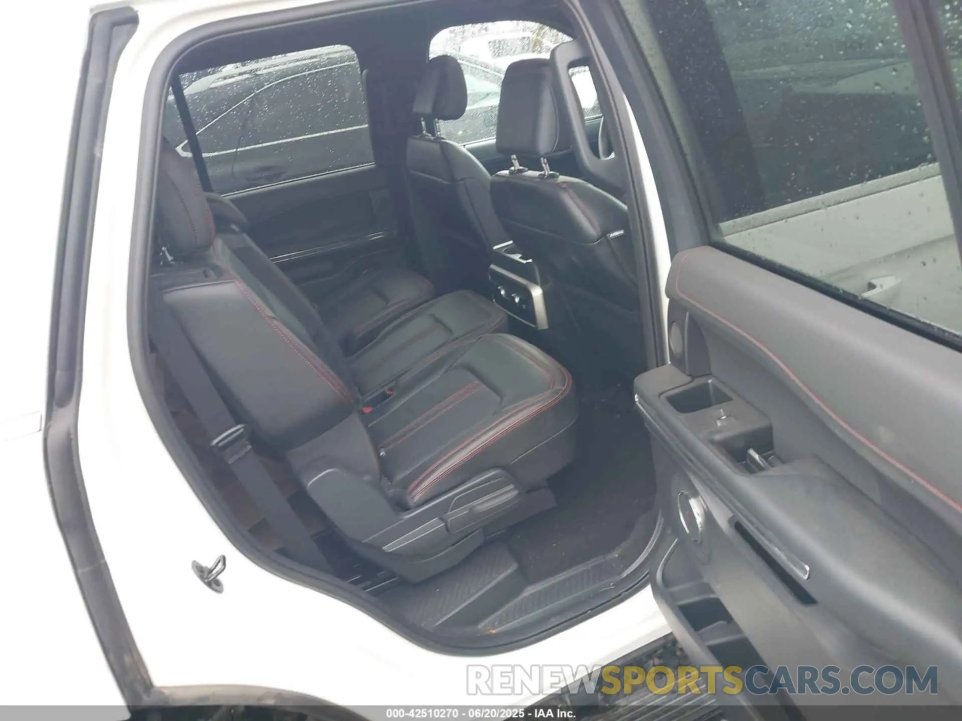 8 Photograph of a damaged car 1FMJU2A81REA69753 FORD EXPEDITION 2024