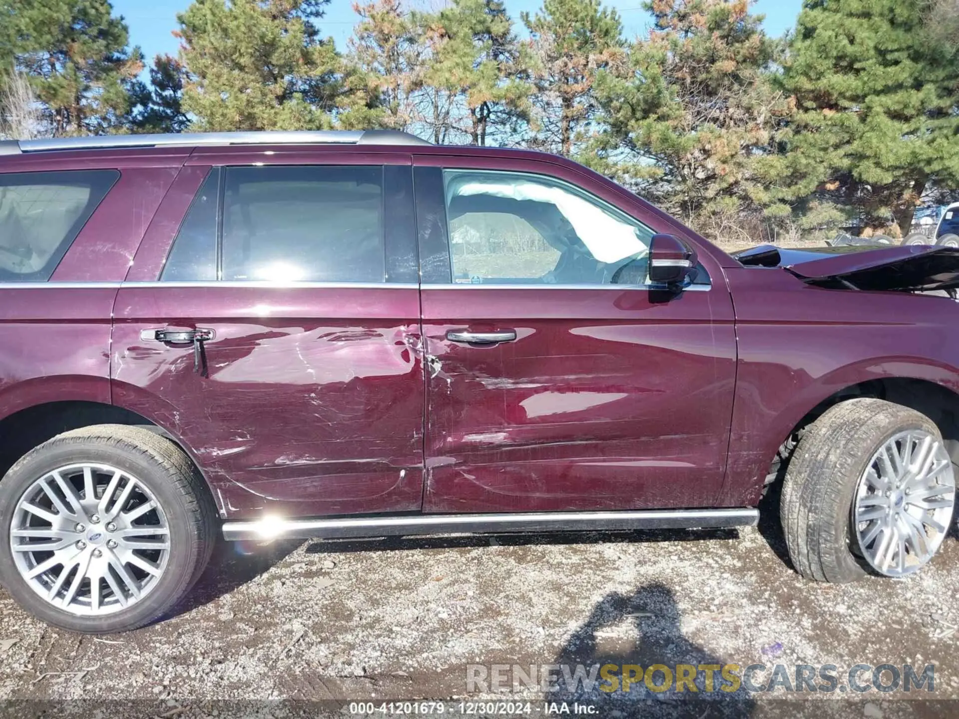 13 Photograph of a damaged car 1FMJU2A88REA46258 FORD EXPEDITION 2024