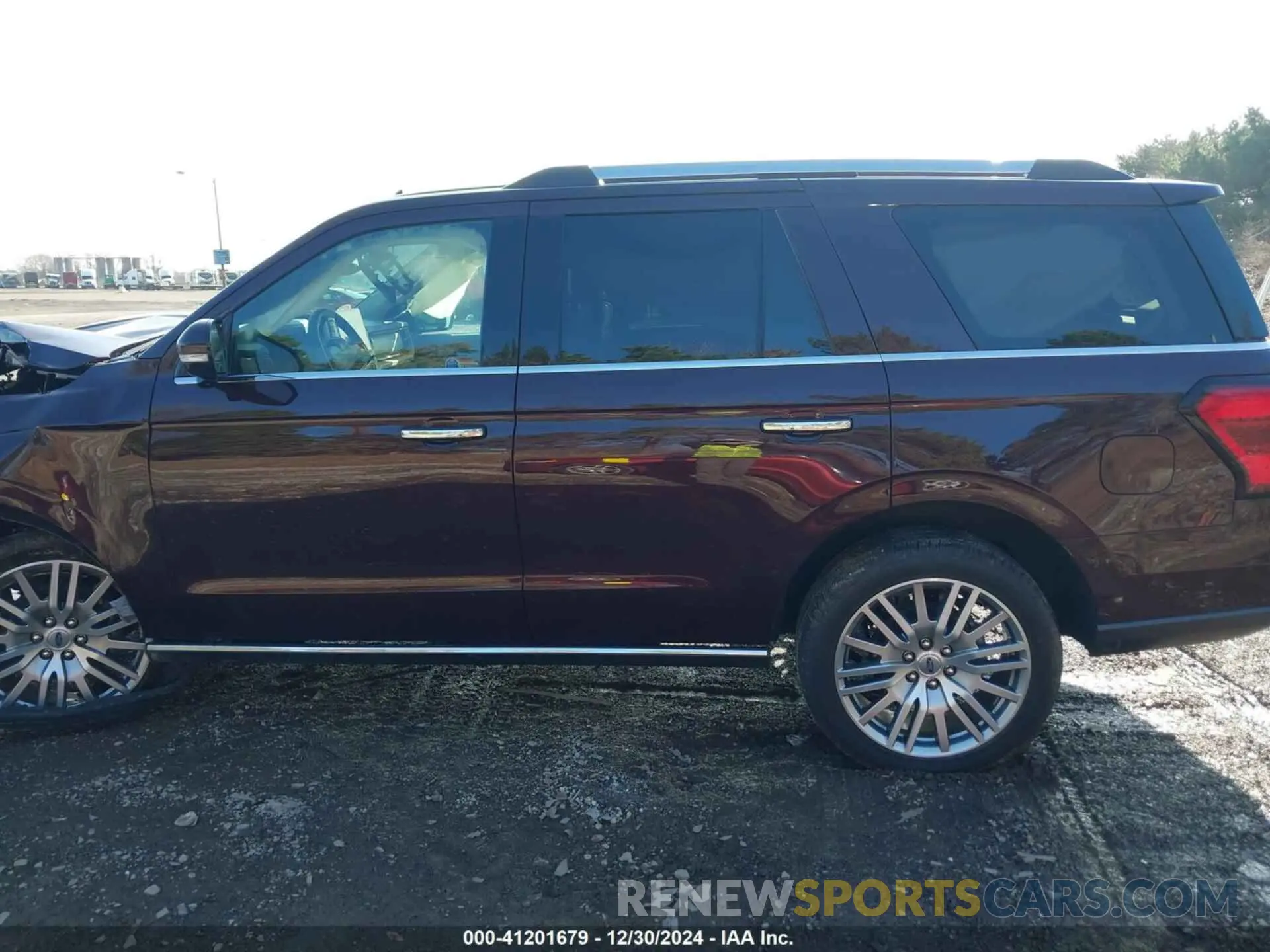 14 Photograph of a damaged car 1FMJU2A88REA46258 FORD EXPEDITION 2024