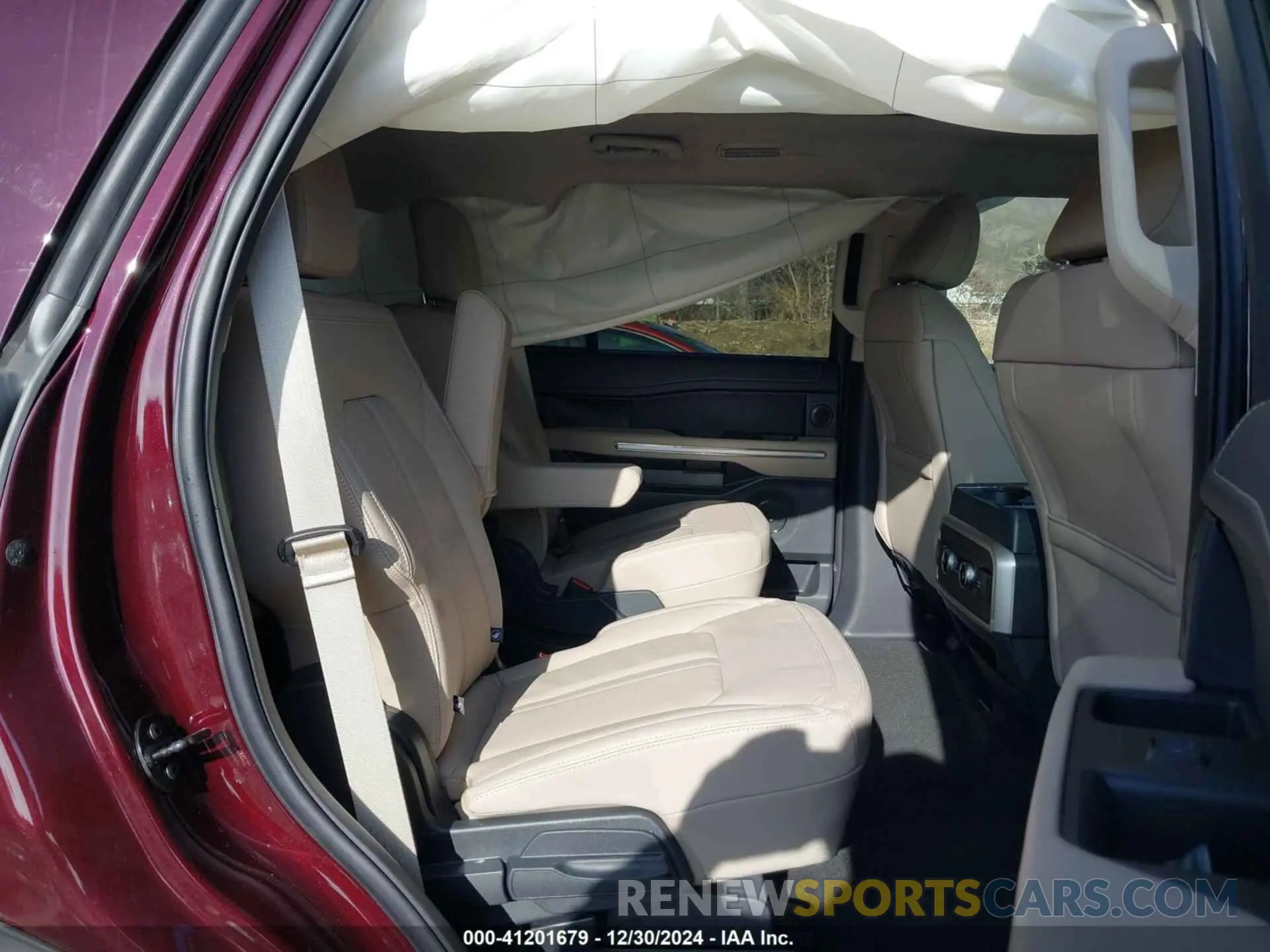 8 Photograph of a damaged car 1FMJU2A88REA46258 FORD EXPEDITION 2024