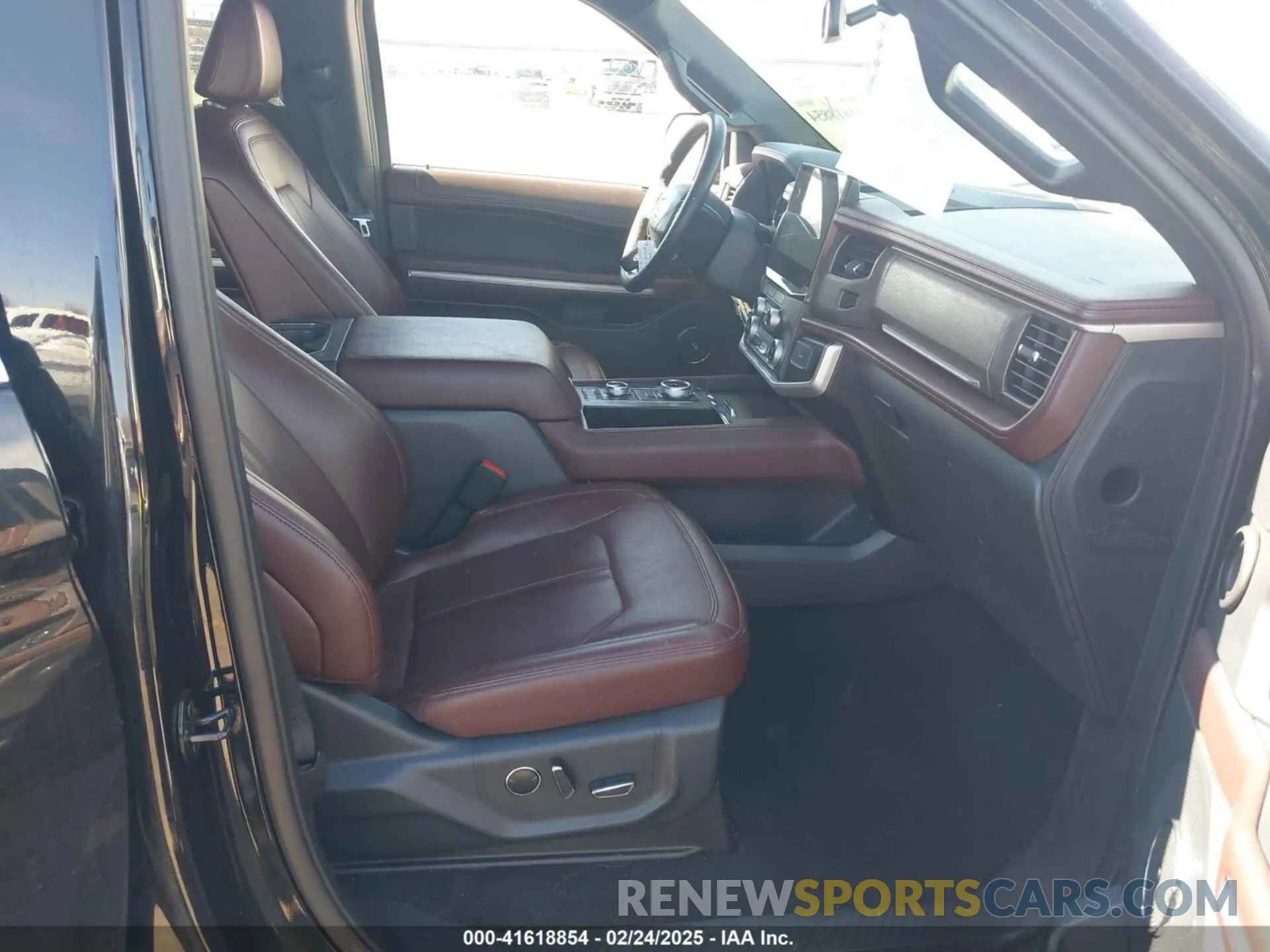 5 Photograph of a damaged car 1FMJU2A8XREA09325 FORD EXPEDITION 2024