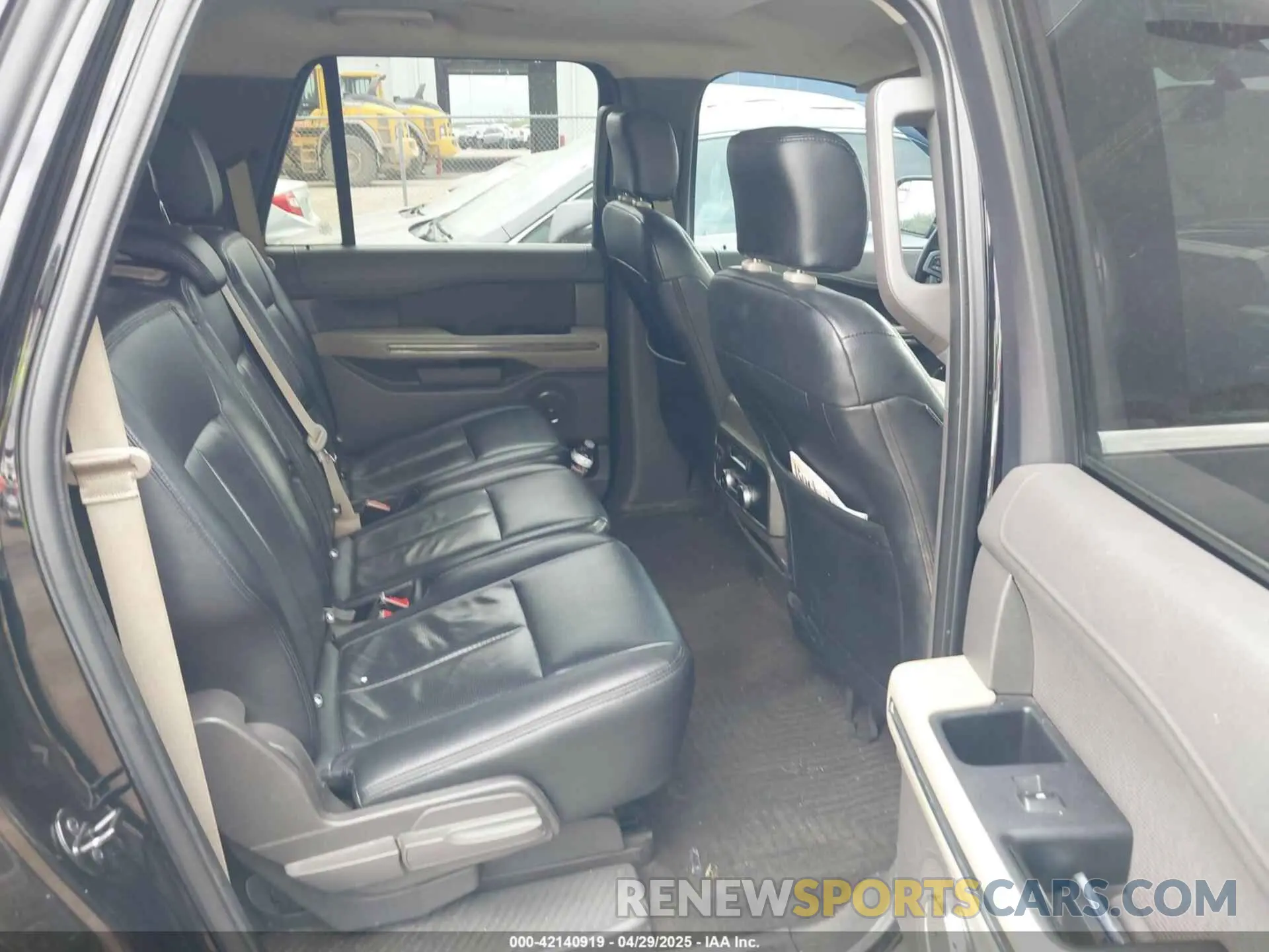 8 Photograph of a damaged car 1FMJK1HT6KEA58439 FORD EXPEDITION MAX 2019