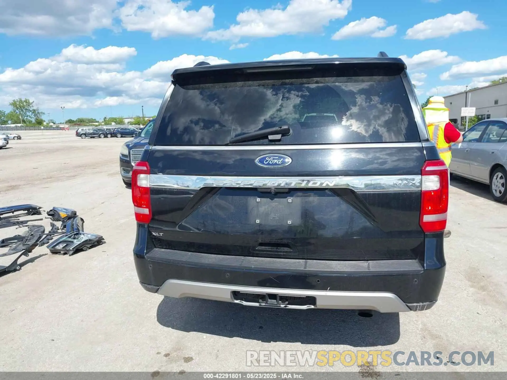 17 Photograph of a damaged car 1FMJK1JT5KEA05466 FORD EXPEDITION MAX 2019