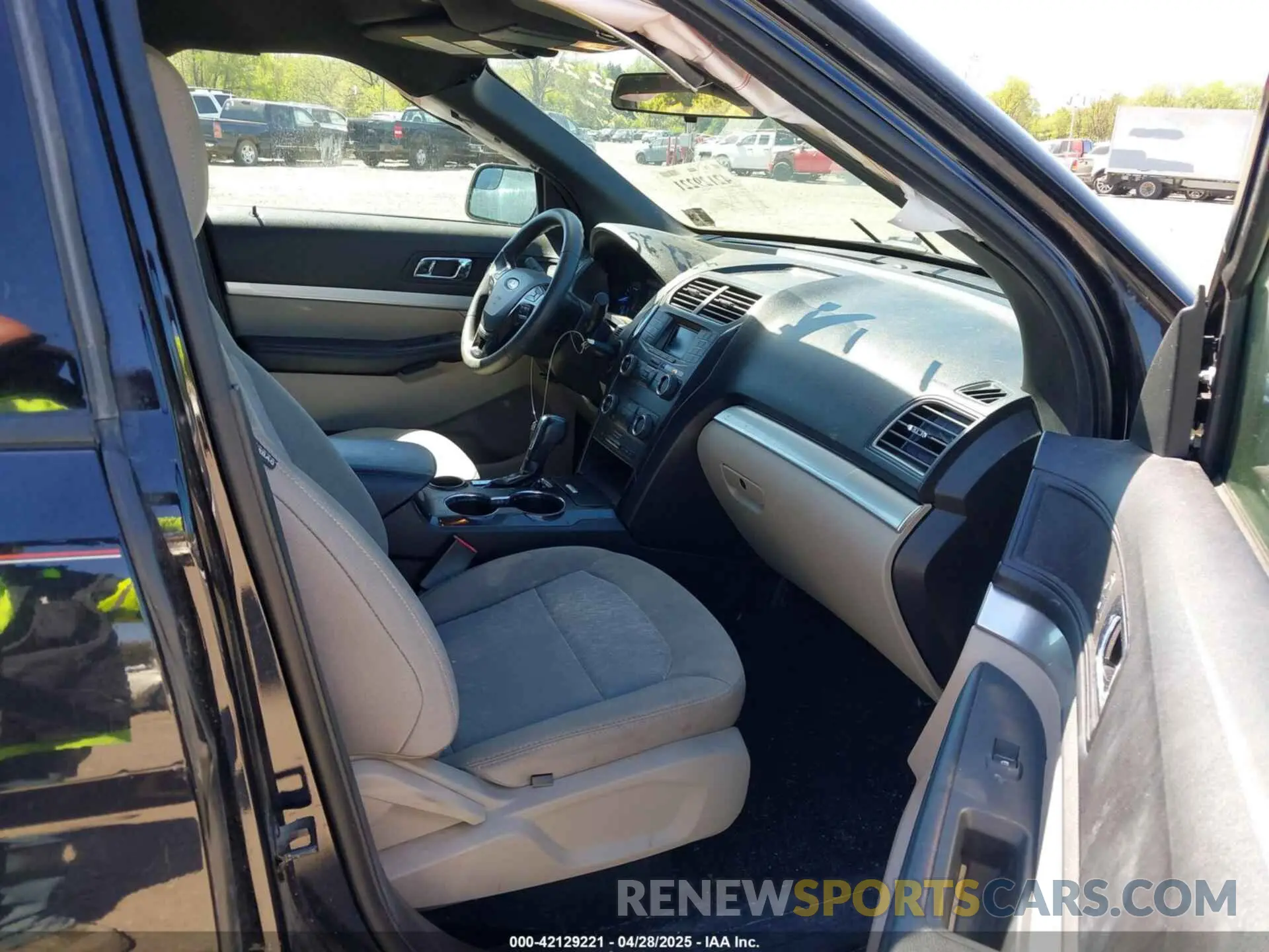 5 Photograph of a damaged car 1FM5K7B81KGA18444 FORD EXPLORER 2019
