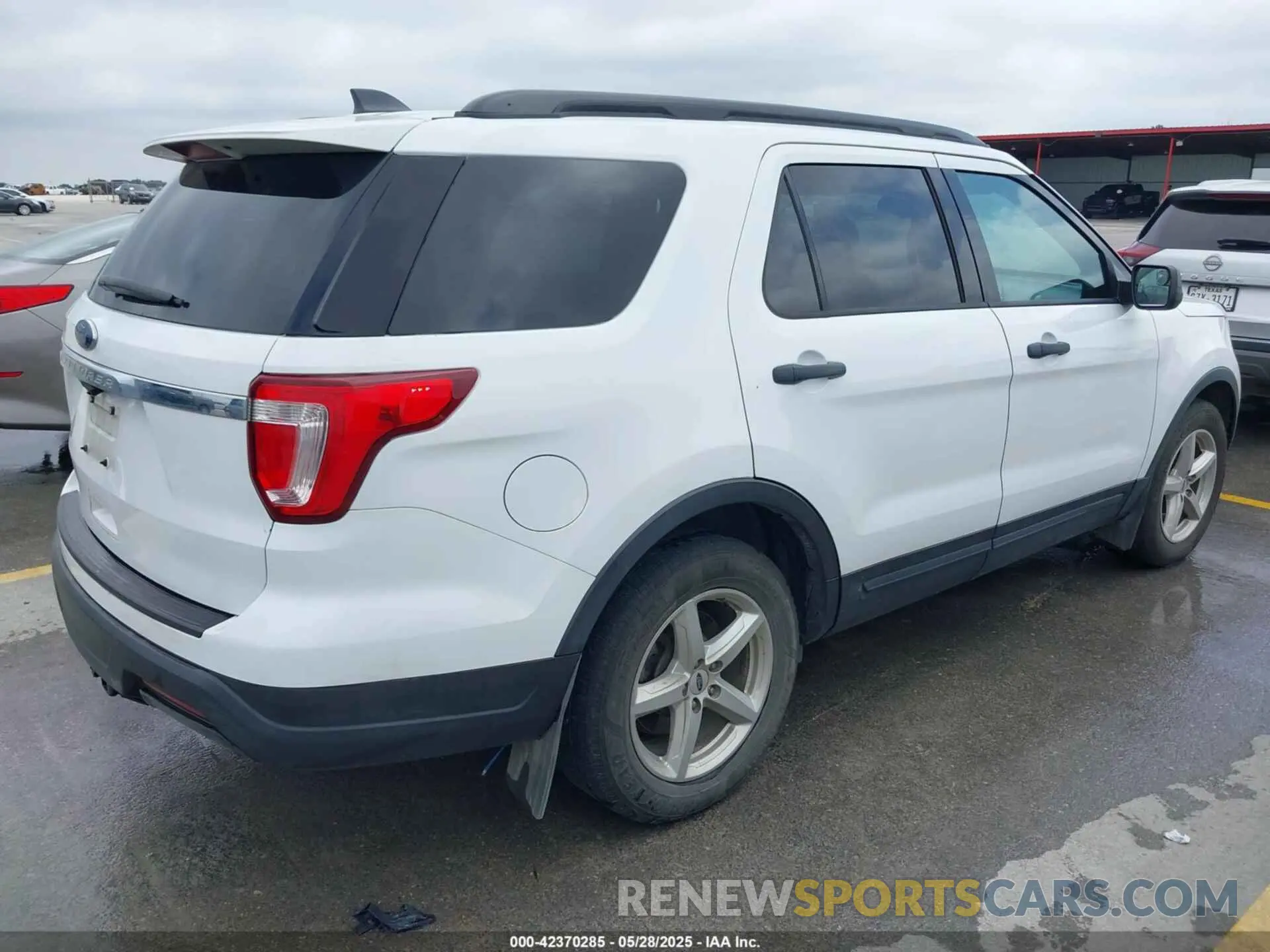 4 Photograph of a damaged car 1FM5K7B89KGA68704 FORD EXPLORER 2019
