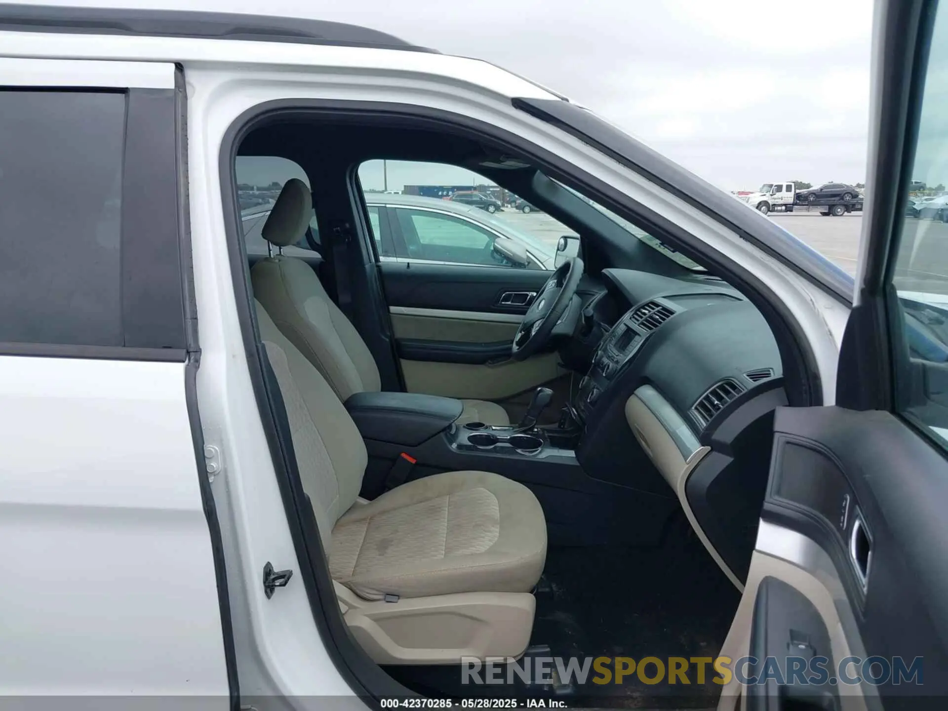 5 Photograph of a damaged car 1FM5K7B89KGA68704 FORD EXPLORER 2019