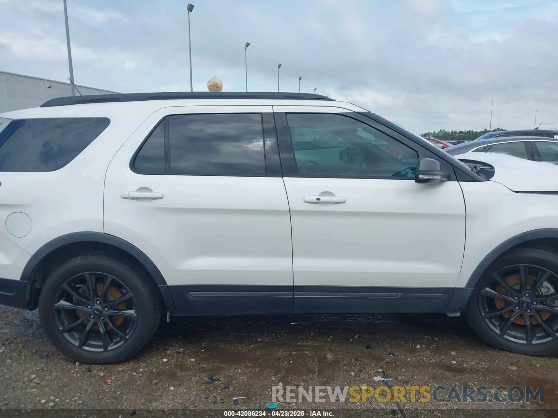13 Photograph of a damaged car 1FM5K7D80KGA21140 FORD EXPLORER 2019