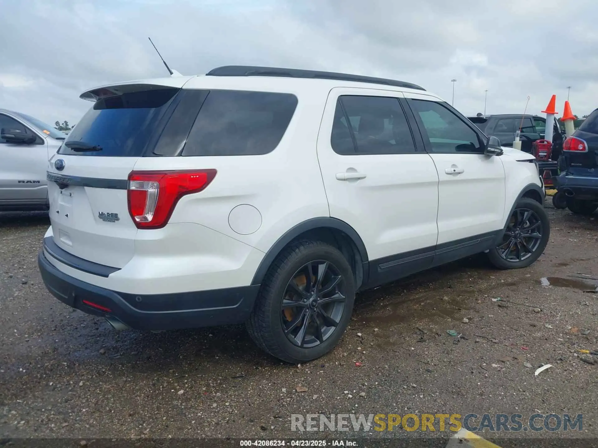4 Photograph of a damaged car 1FM5K7D80KGA21140 FORD EXPLORER 2019