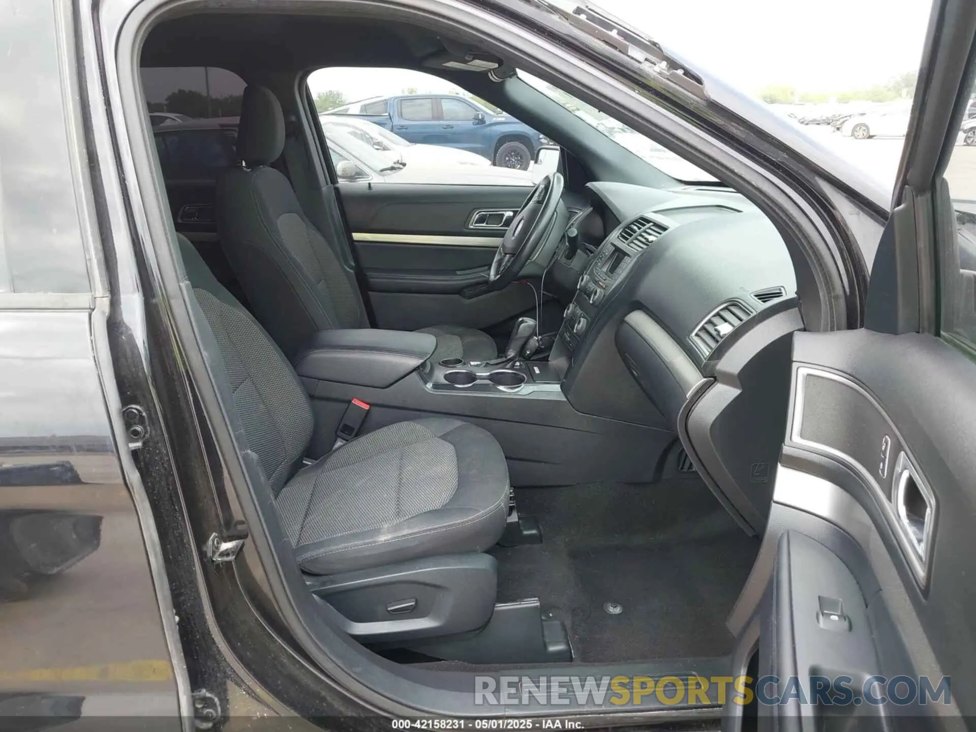 5 Photograph of a damaged car 1FM5K7D85KGB06880 FORD EXPLORER 2019