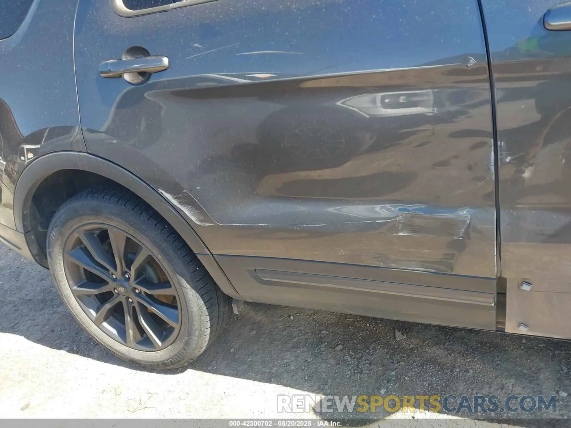19 Photograph of a damaged car 1FM5K7D88KGA88682 FORD EXPLORER 2019