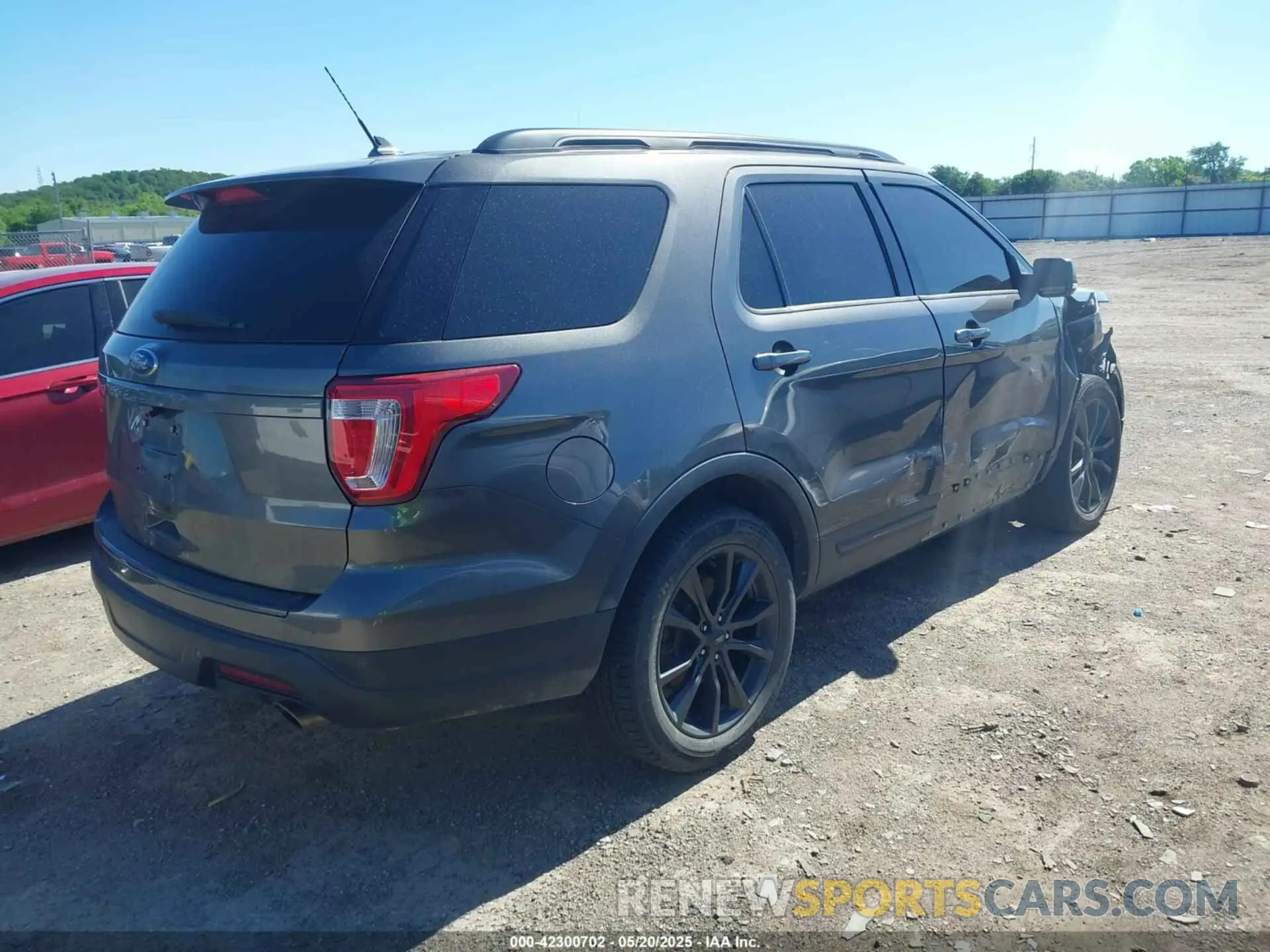 4 Photograph of a damaged car 1FM5K7D88KGA88682 FORD EXPLORER 2019
