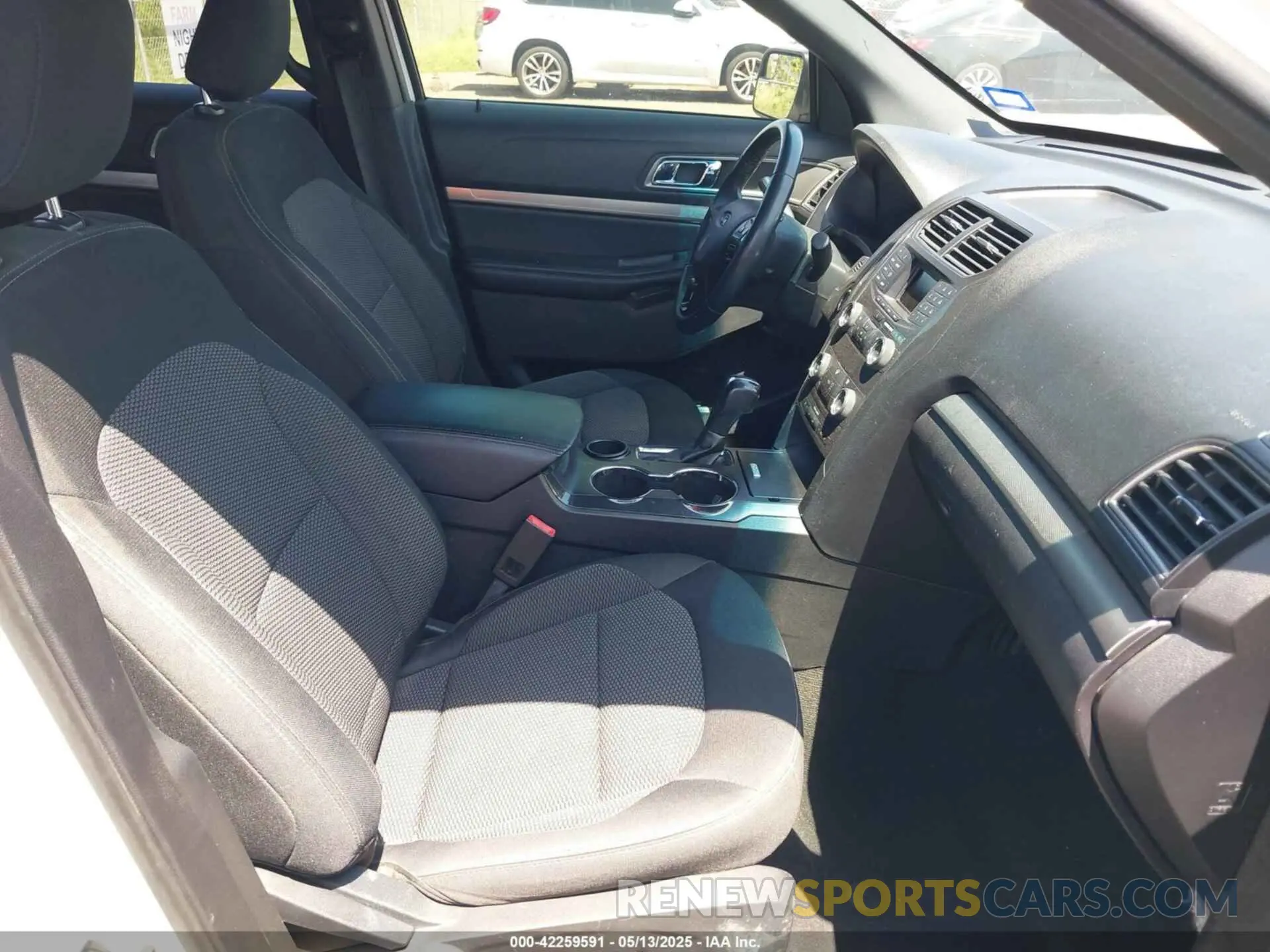 5 Фотография поврежденного автомобиля 1FM5K7D89KGB06784 FORD EXPLORER 2019