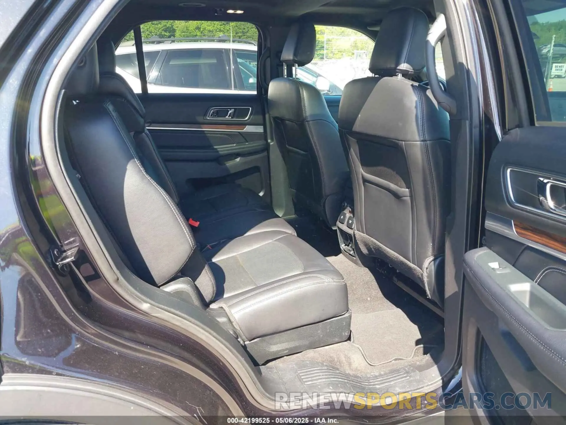 8 Photograph of a damaged car 1FM5K7F81KGB11751 FORD EXPLORER 2019