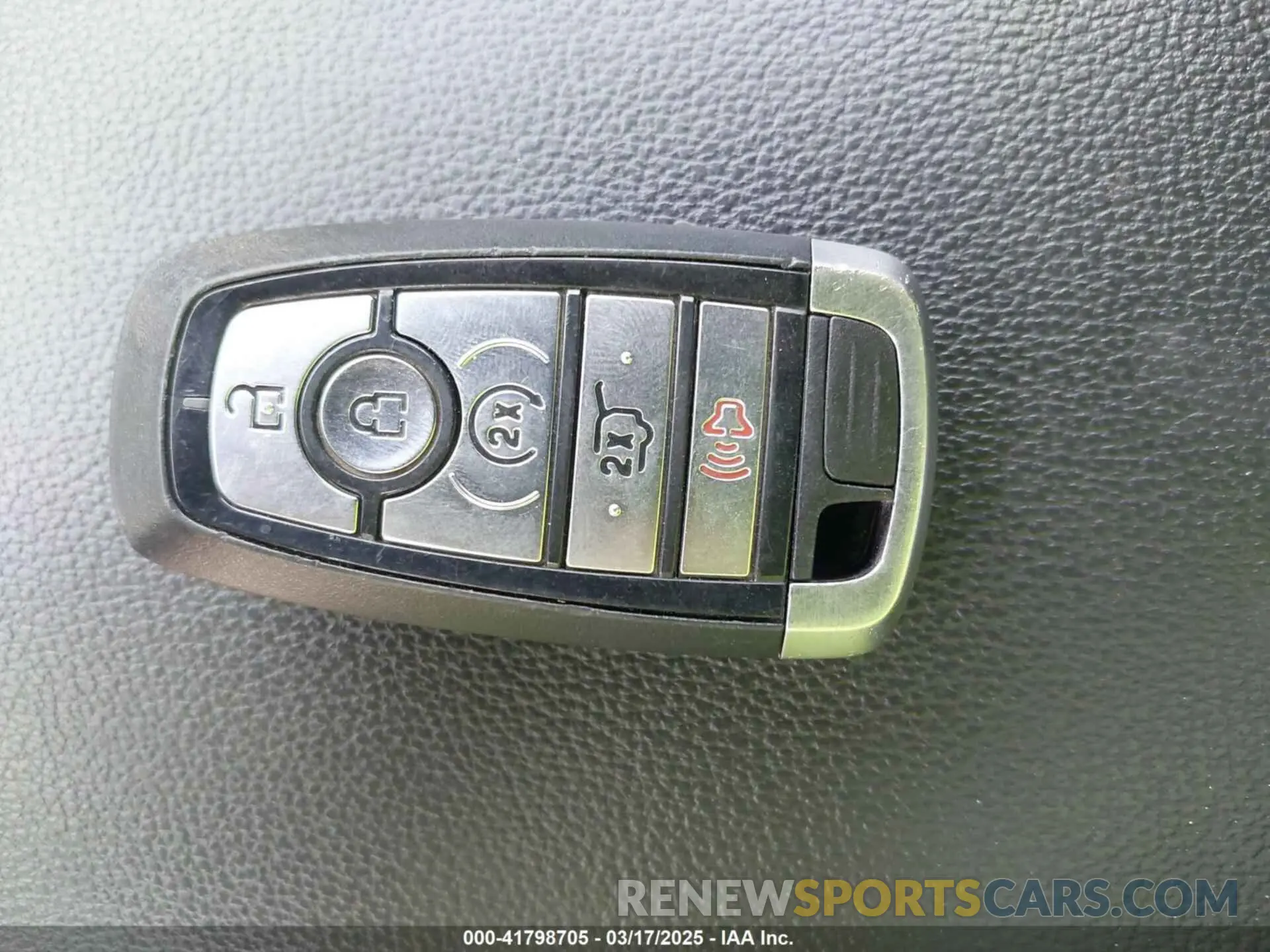 11 Фотография поврежденного автомобиля 1FM5K7F81KGB47570 FORD EXPLORER 2019