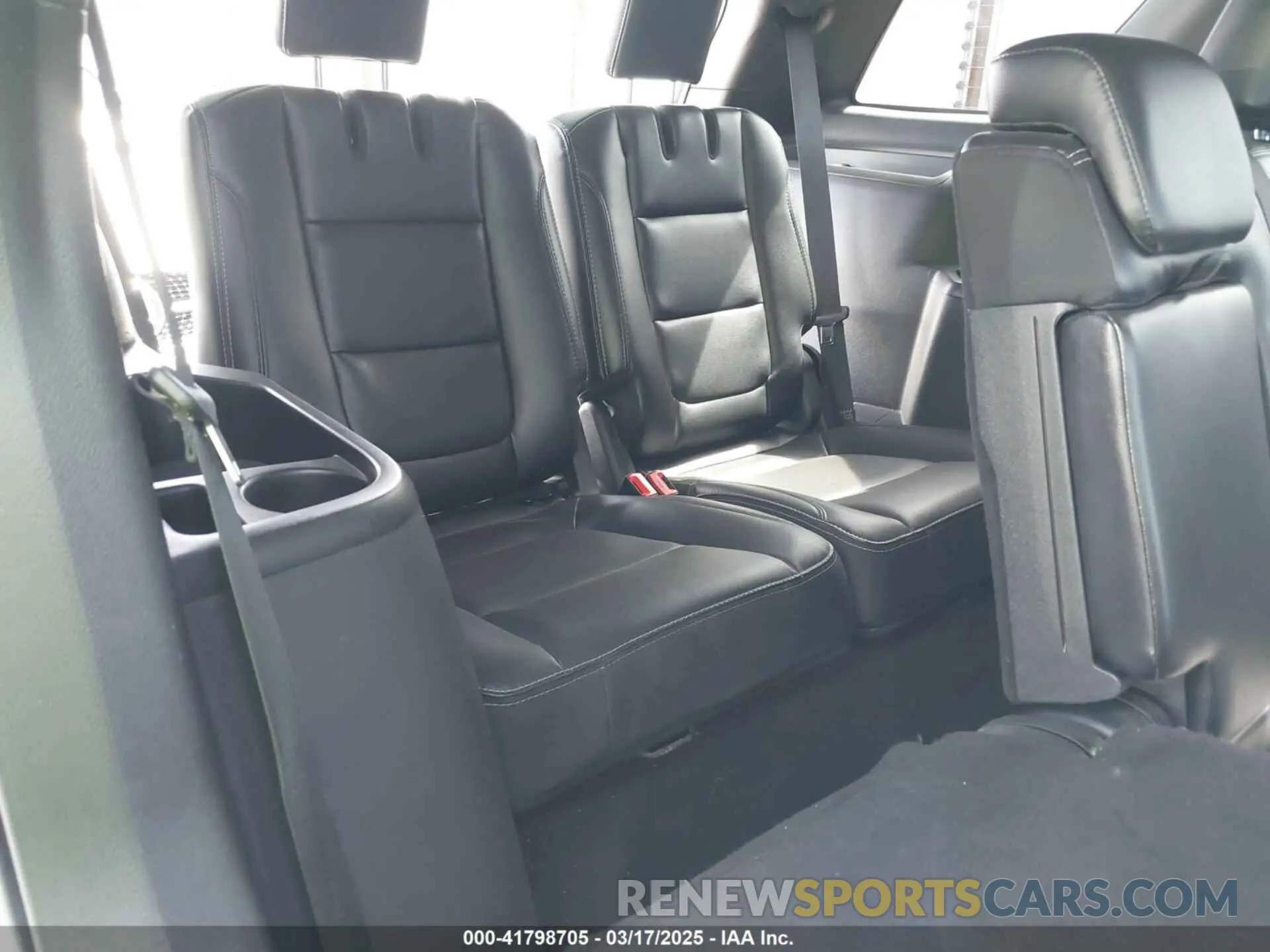 17 Фотография поврежденного автомобиля 1FM5K7F81KGB47570 FORD EXPLORER 2019