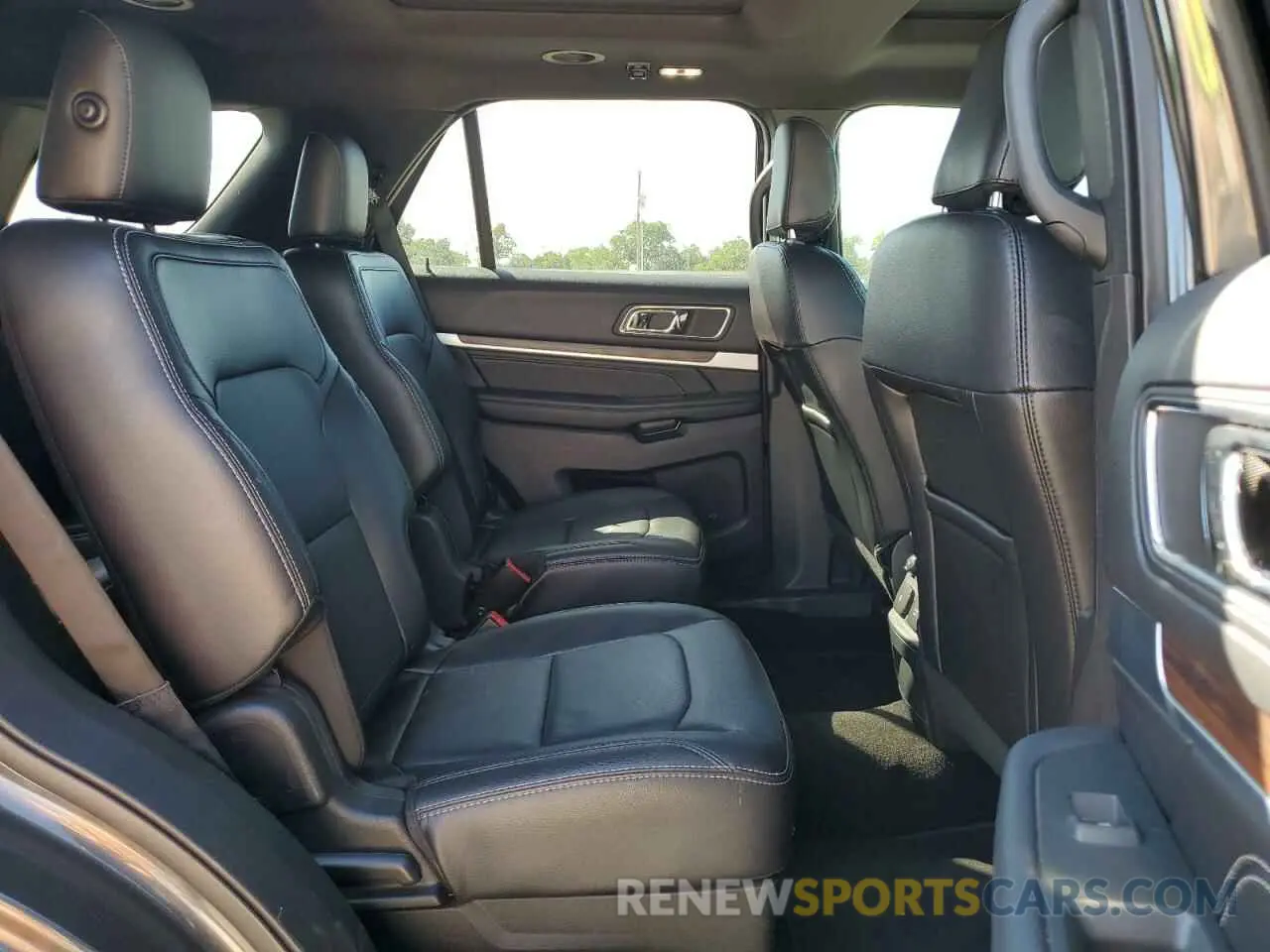 11 Photograph of a damaged car 1FM5K7F82KGA40074 FORD EXPLORER 2019