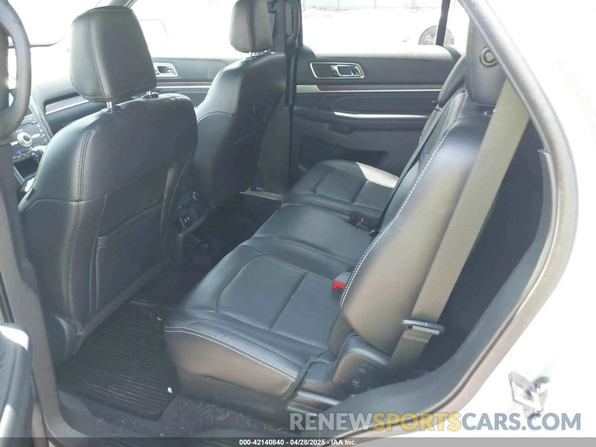 8 Photograph of a damaged car 1FM5K7F8XKGA11454 FORD EXPLORER 2019