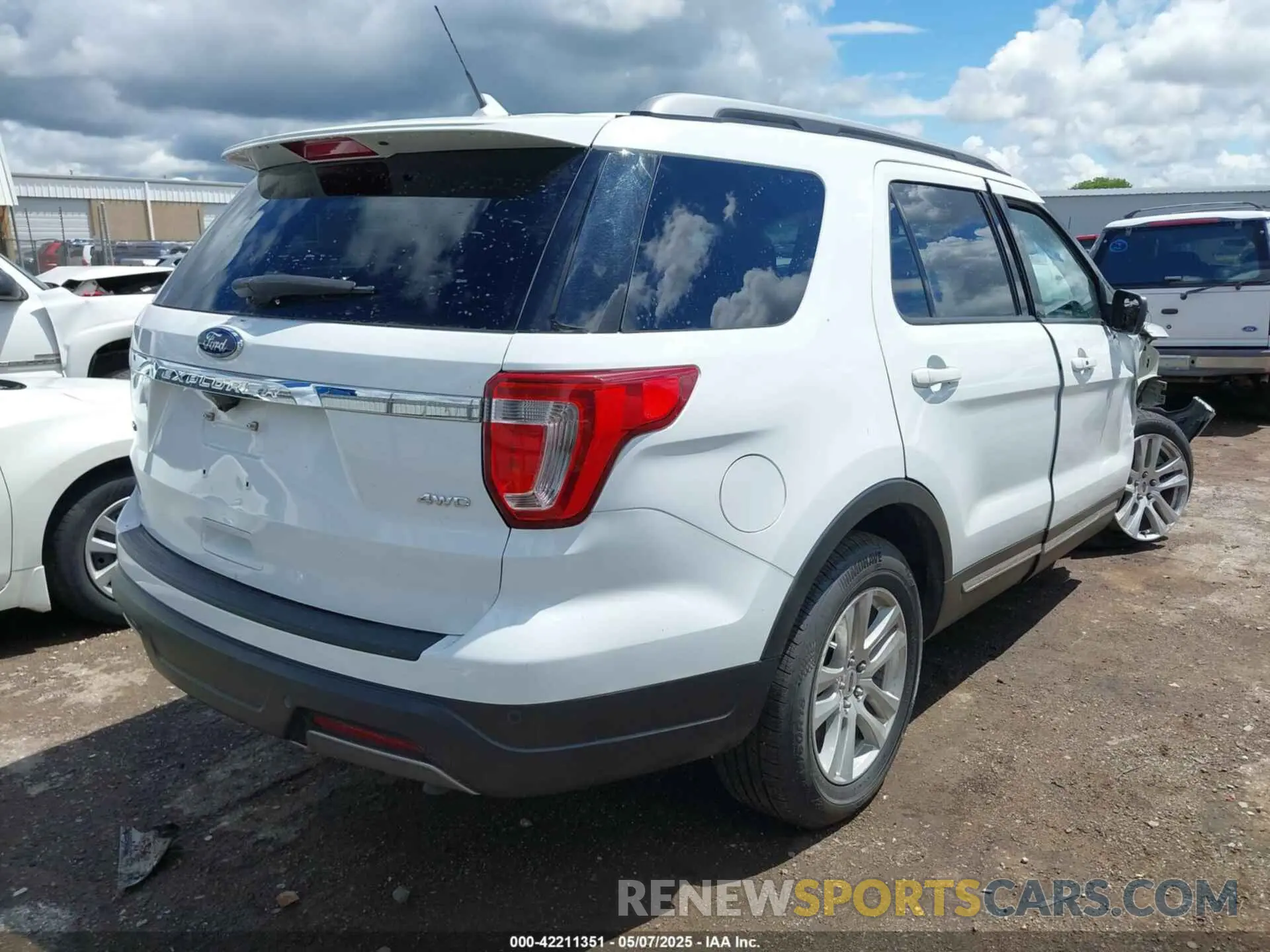 4 Photograph of a damaged car 1FM5K8D89KGB26104 FORD EXPLORER 2019