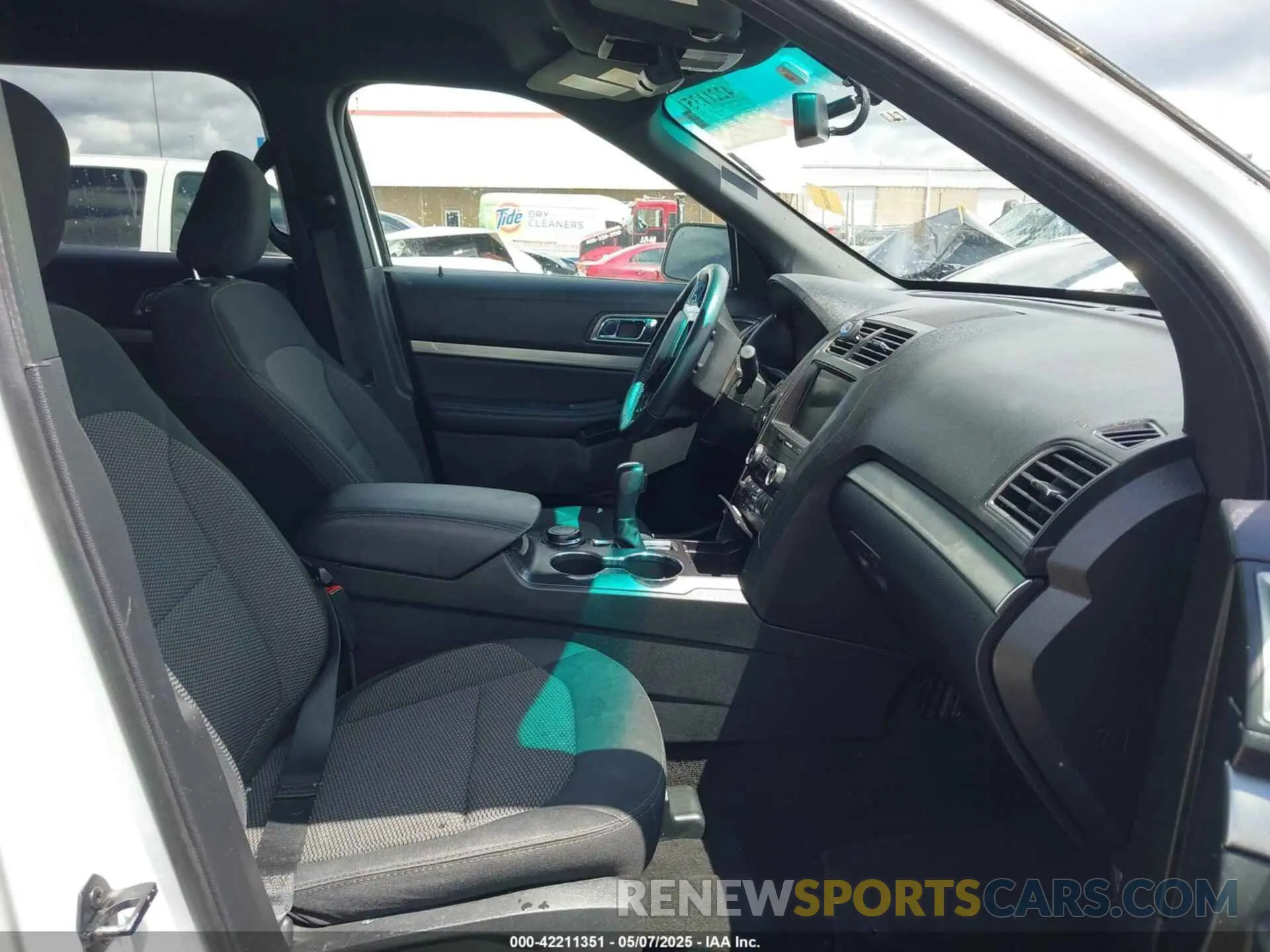 5 Photograph of a damaged car 1FM5K8D89KGB26104 FORD EXPLORER 2019