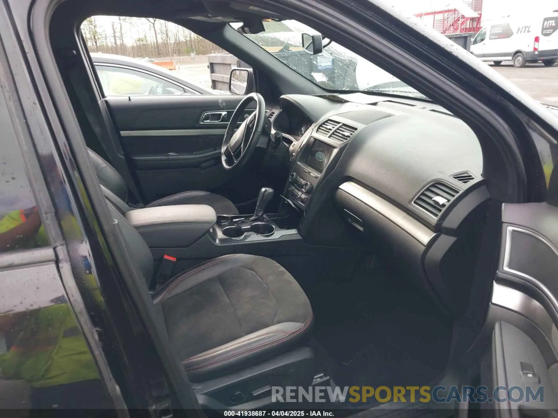 5 Photograph of a damaged car 1FM5K8DH3KGA85985 FORD EXPLORER 2019