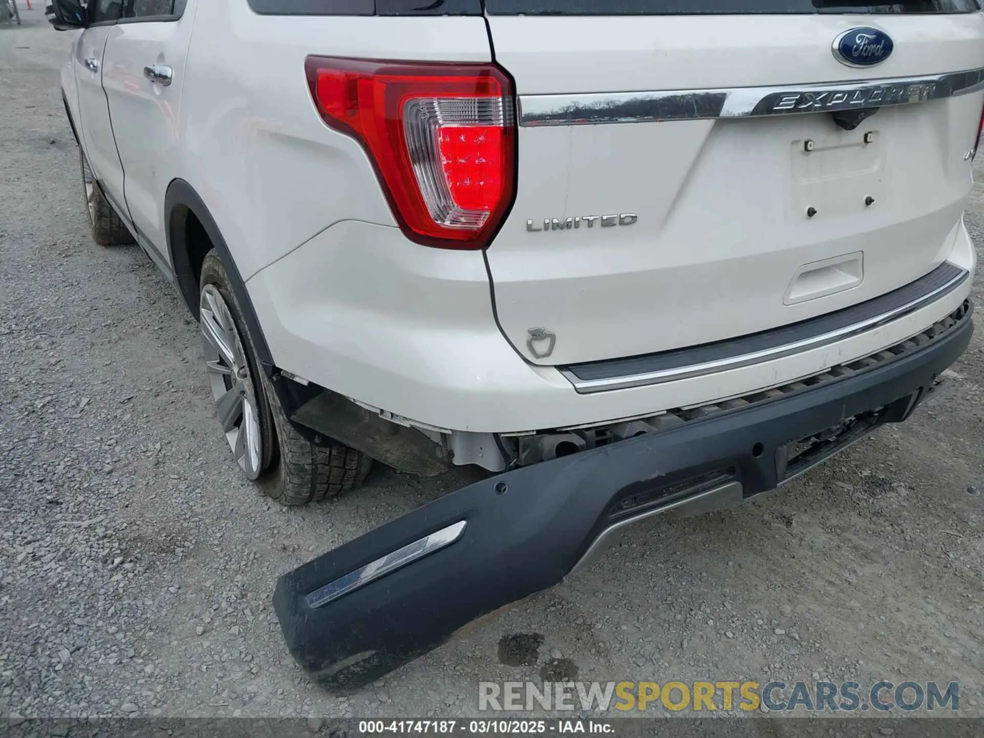 18 Photograph of a damaged car 1FM5K8F87KGB26325 FORD EXPLORER 2019
