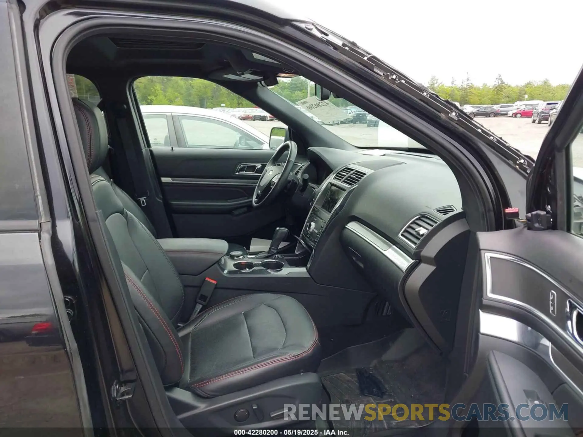 5 Photograph of a damaged car 1FM5K8GT0KGB50601 FORD EXPLORER 2019