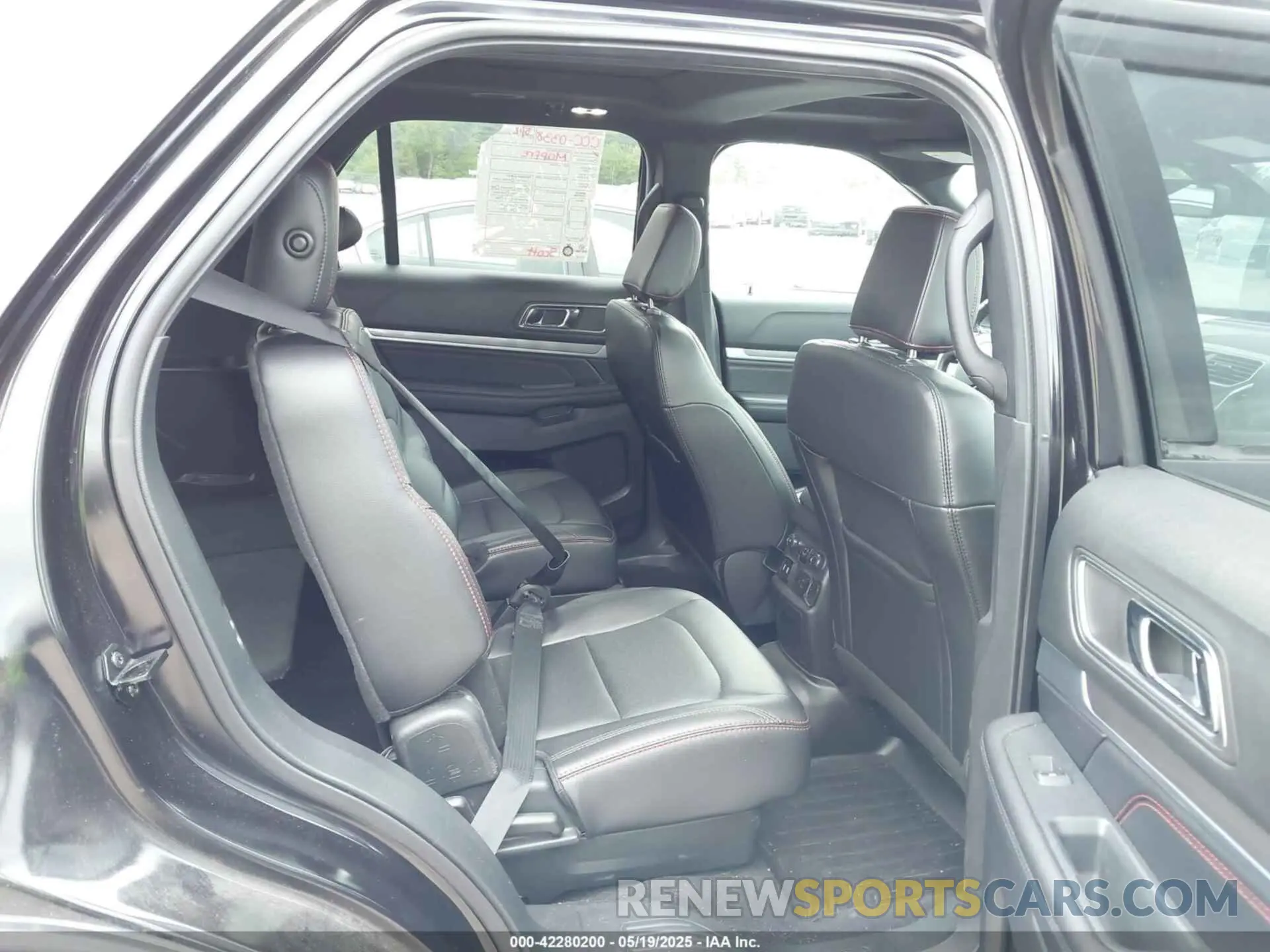 8 Photograph of a damaged car 1FM5K8GT0KGB50601 FORD EXPLORER 2019