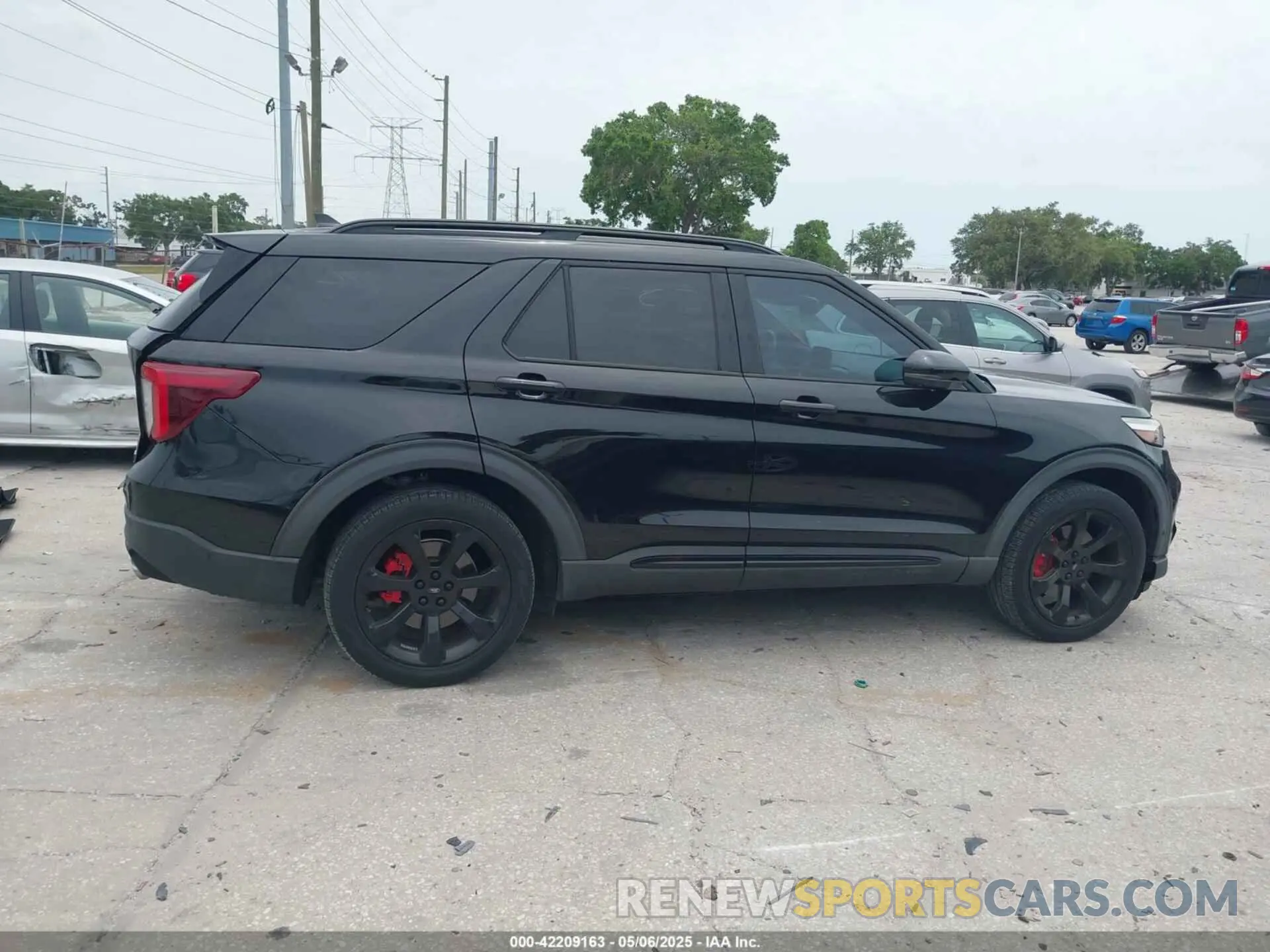 13 Photograph of a damaged car 1FM5K8GC9LGC86582 FORD EXPLORER 2020