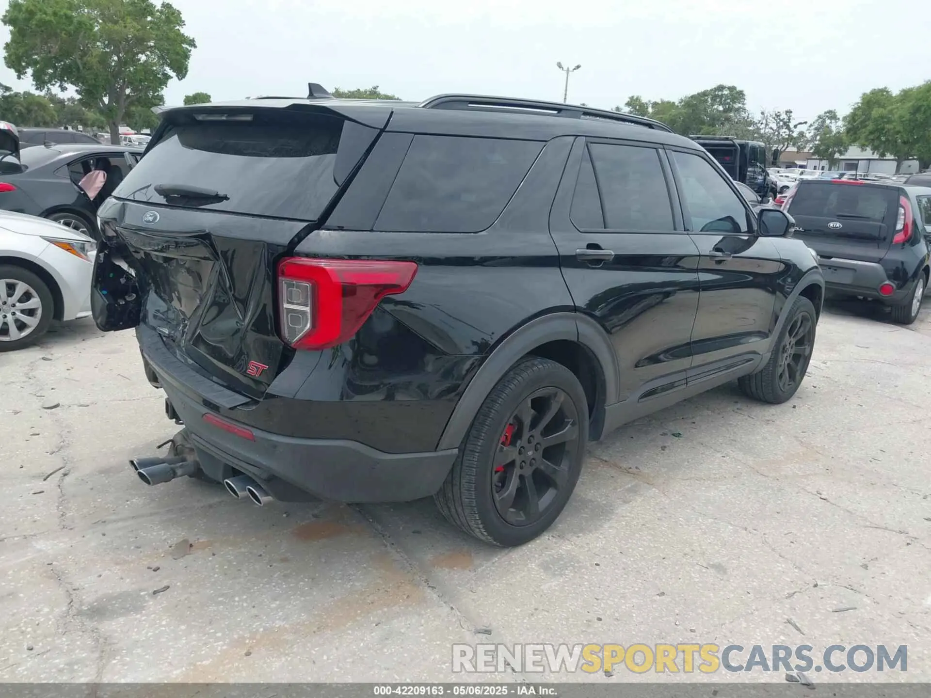 4 Photograph of a damaged car 1FM5K8GC9LGC86582 FORD EXPLORER 2020