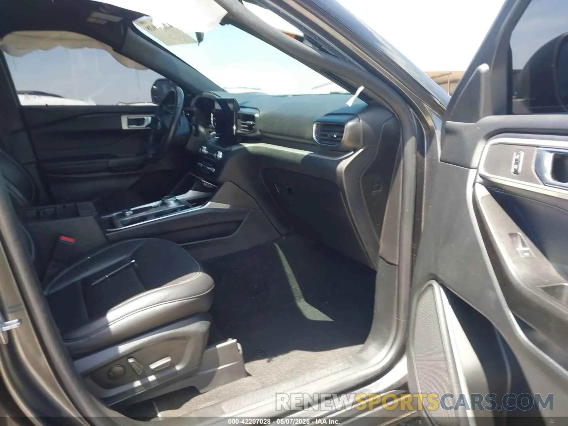 5 Photograph of a damaged car 1FMSK8DH1LGB70294 FORD EXPLORER 2020