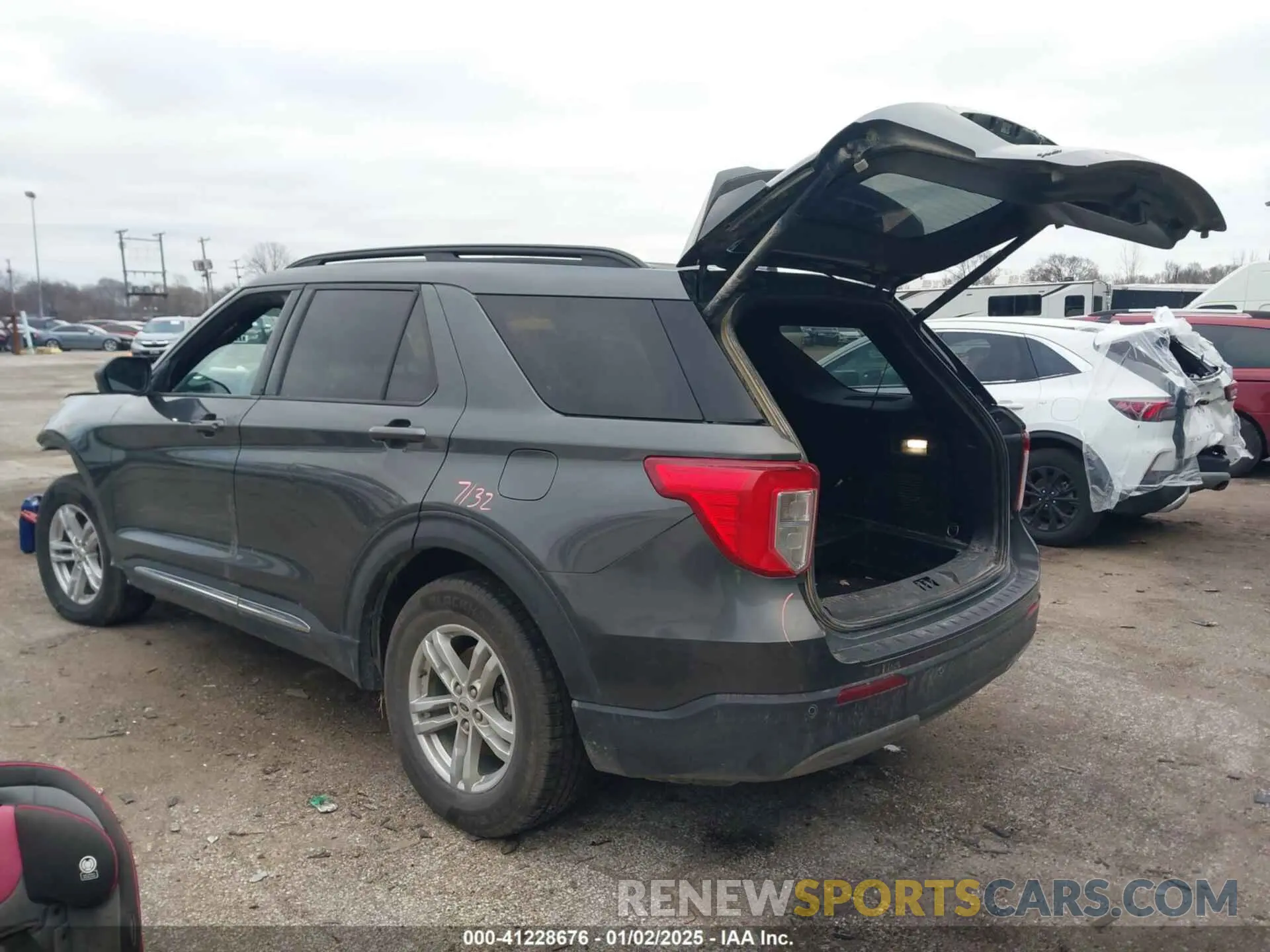 3 Фотография поврежденного автомобиля 1FMSK8DH5LGB60058 FORD EXPLORER 2020
