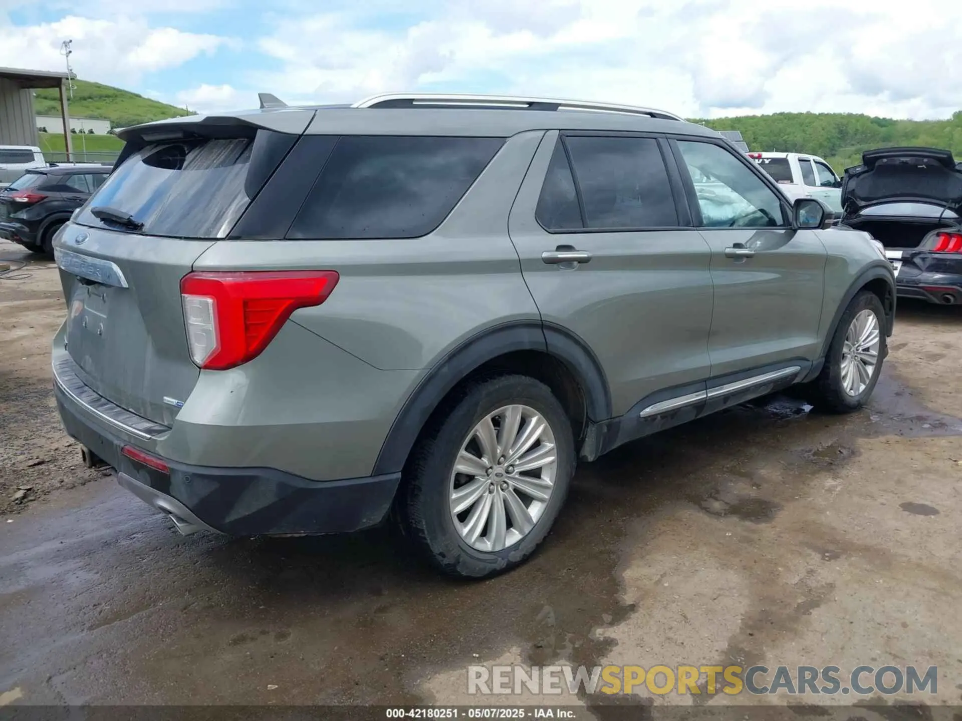 4 Photograph of a damaged car 1FMSK8FH8LGA12953 FORD EXPLORER 2020