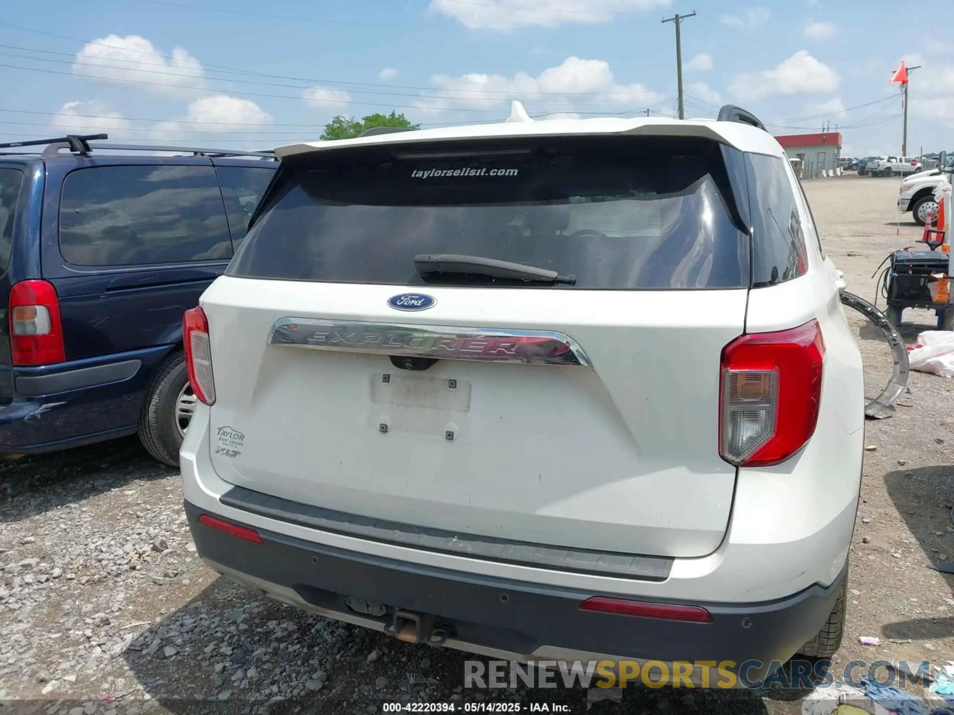 17 Photograph of a damaged car 1FMSK7DH3MGA00031 FORD EXPLORER 2021