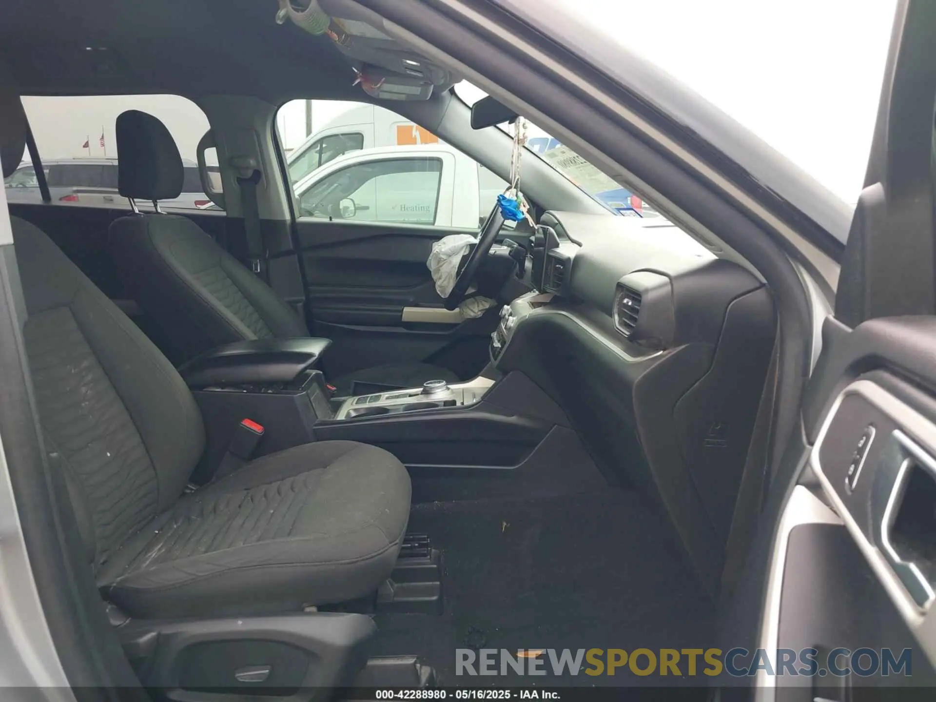 5 Photograph of a damaged car 1FMSK7DHXMGA71324 FORD EXPLORER 2021